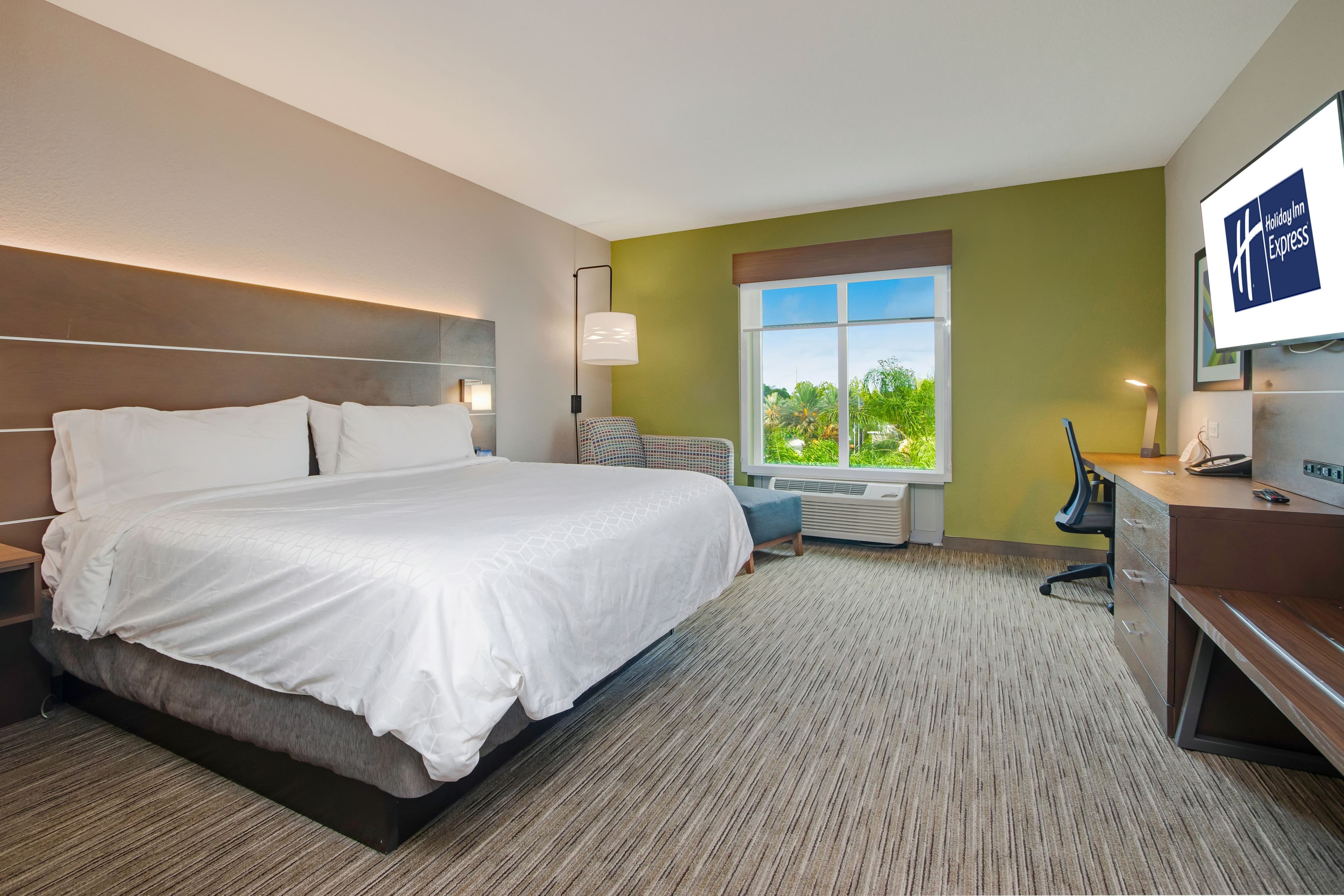 Holiday Inn Express & Suites Orlando - Apopka — 6