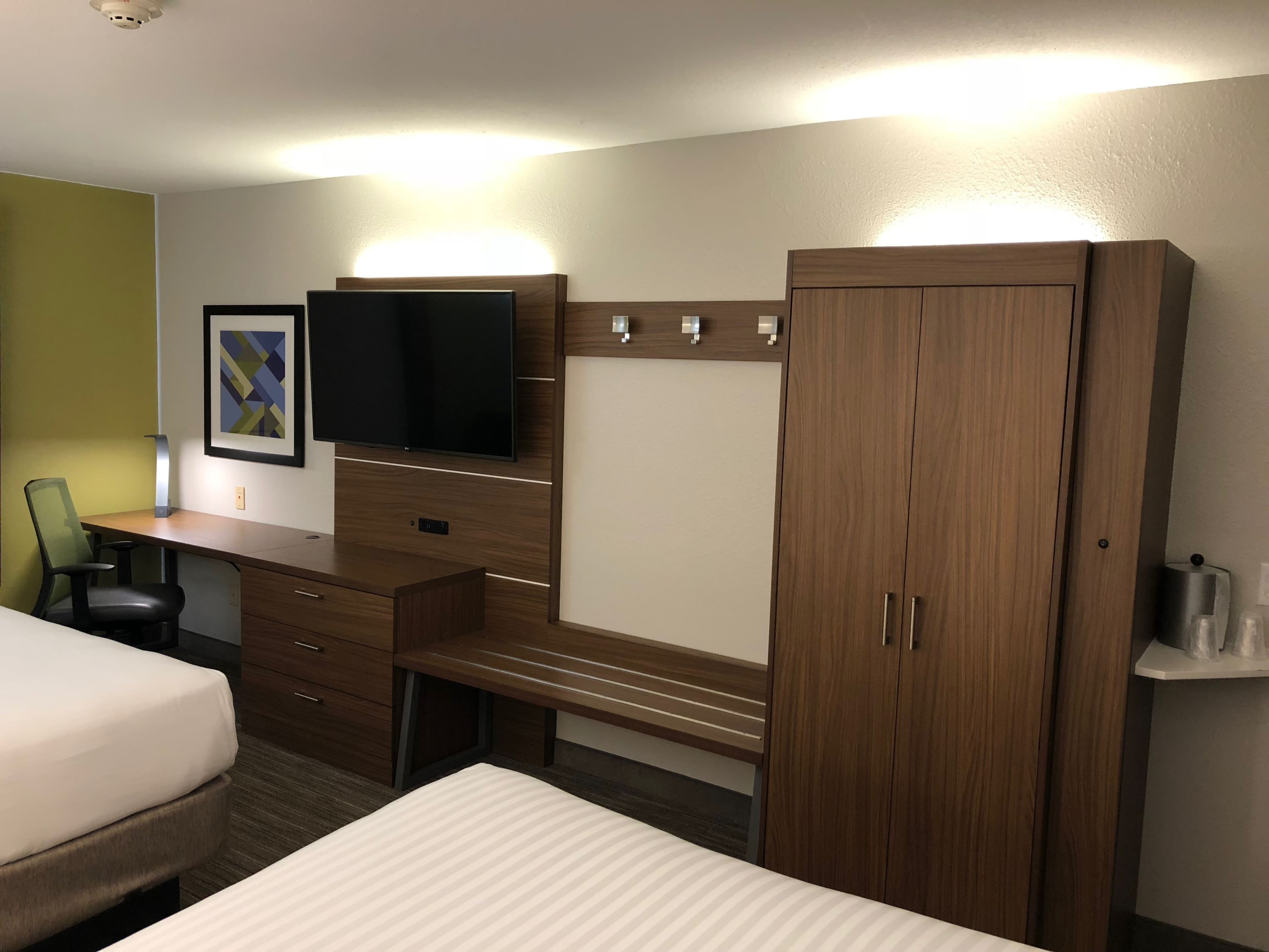 Holiday Inn Express & Suites Arlington (I-20-Parks Mall) — 36