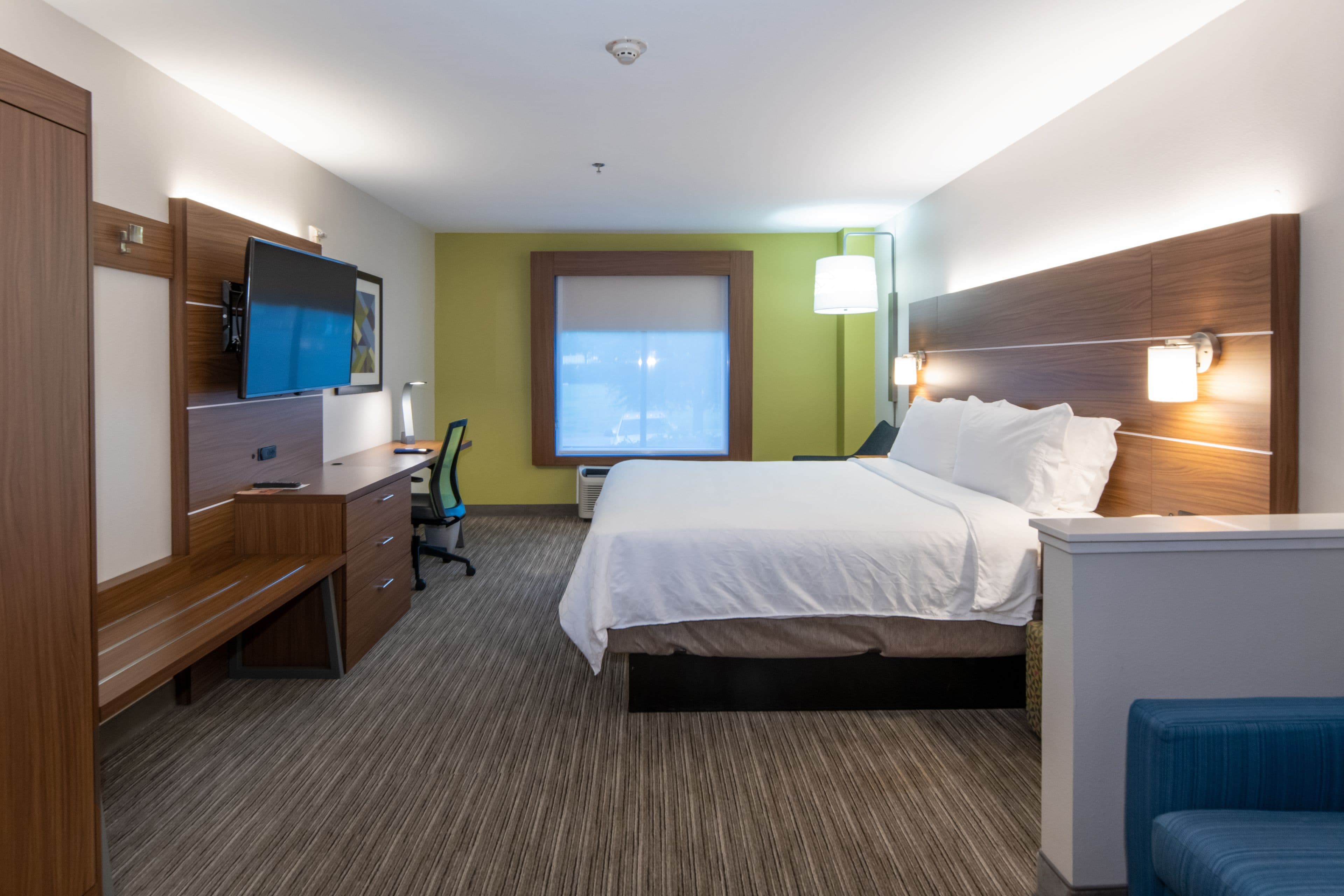 Holiday Inn Express & Suites Arlington (I-20-Parks Mall) — 17