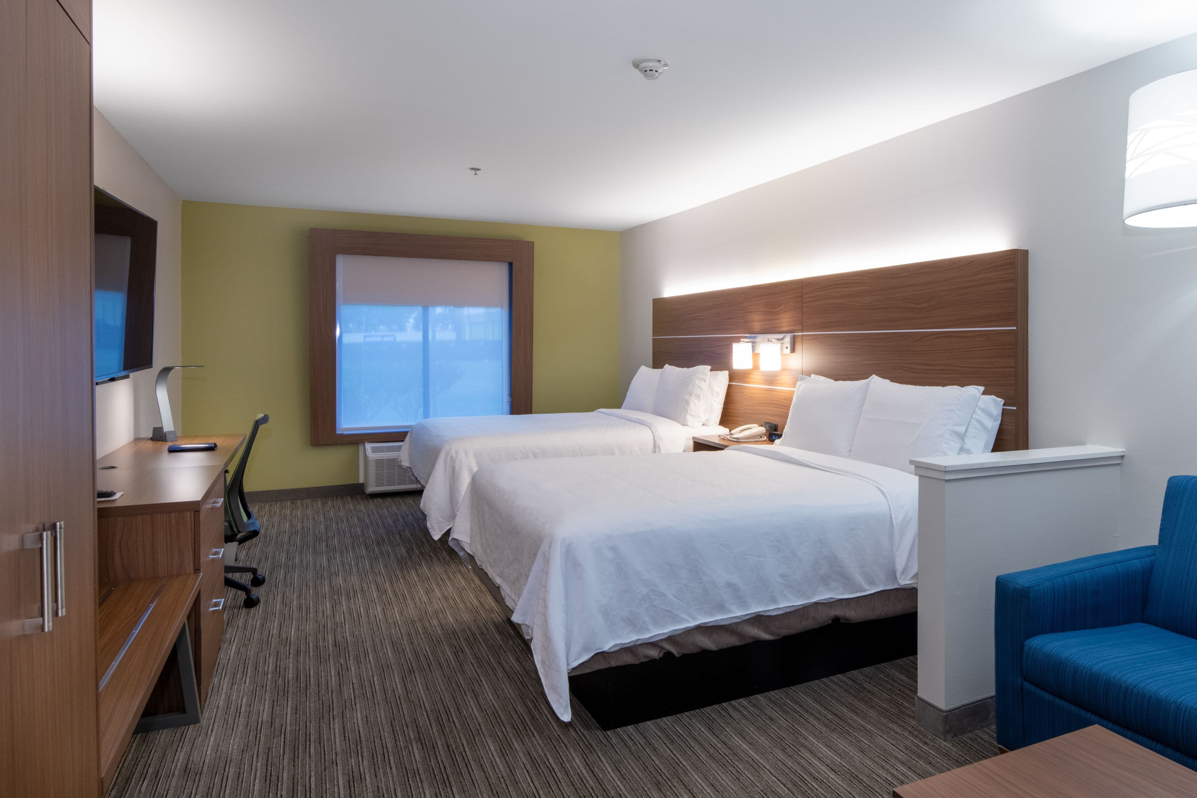 Holiday Inn Express & Suites Arlington (I-20-Parks Mall) — 37