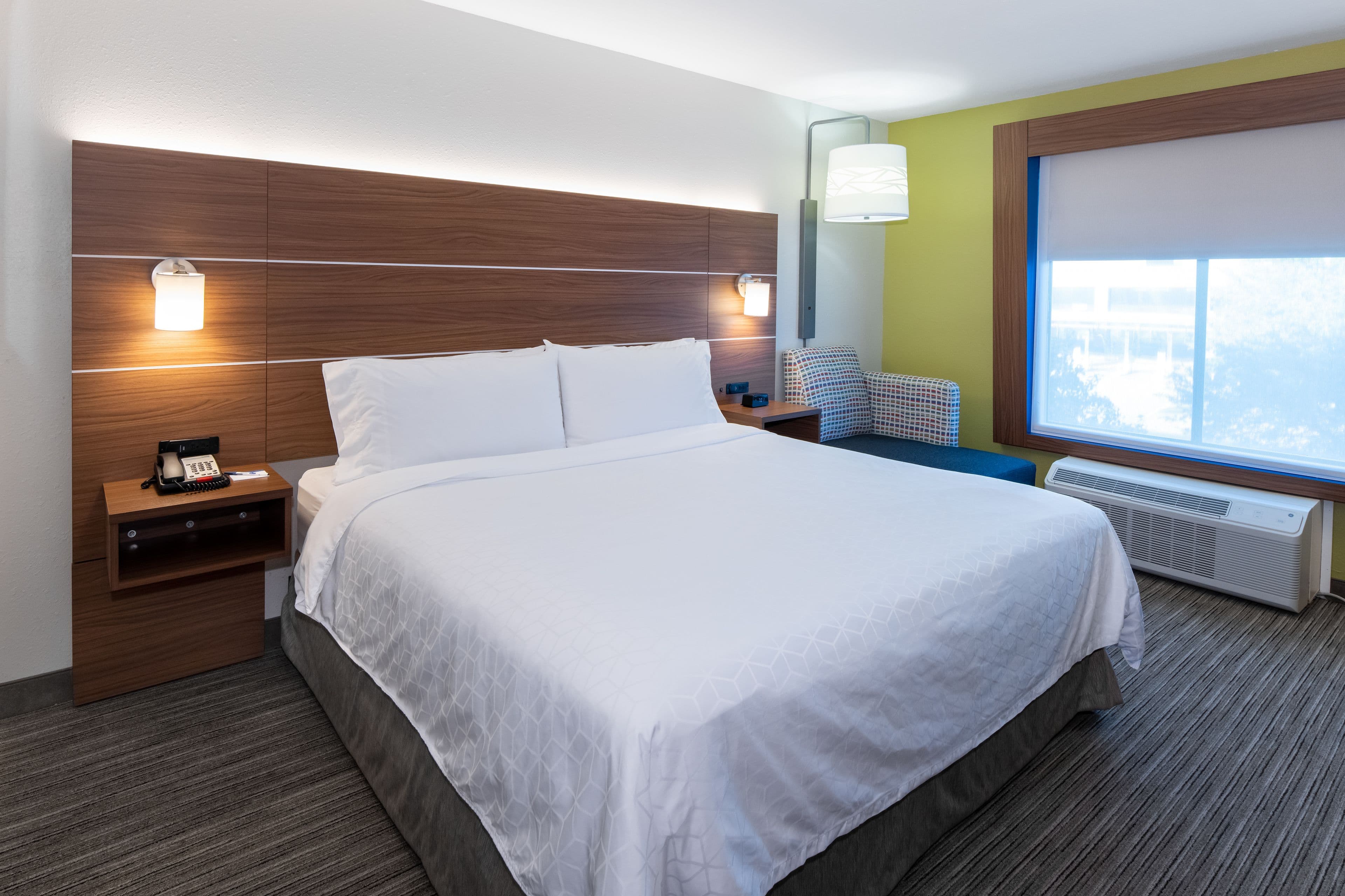 Holiday Inn Express & Suites Arlington (I-20-Parks Mall) — 26