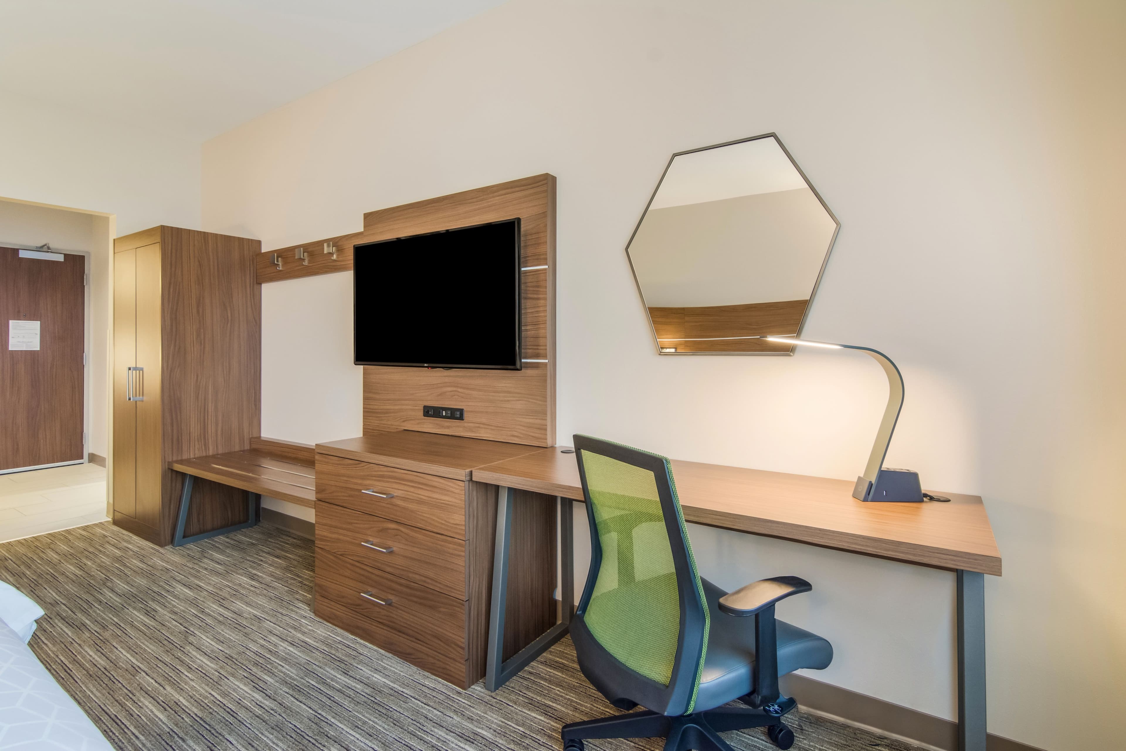 Holiday Inn Express & Suites Asheboro — 9