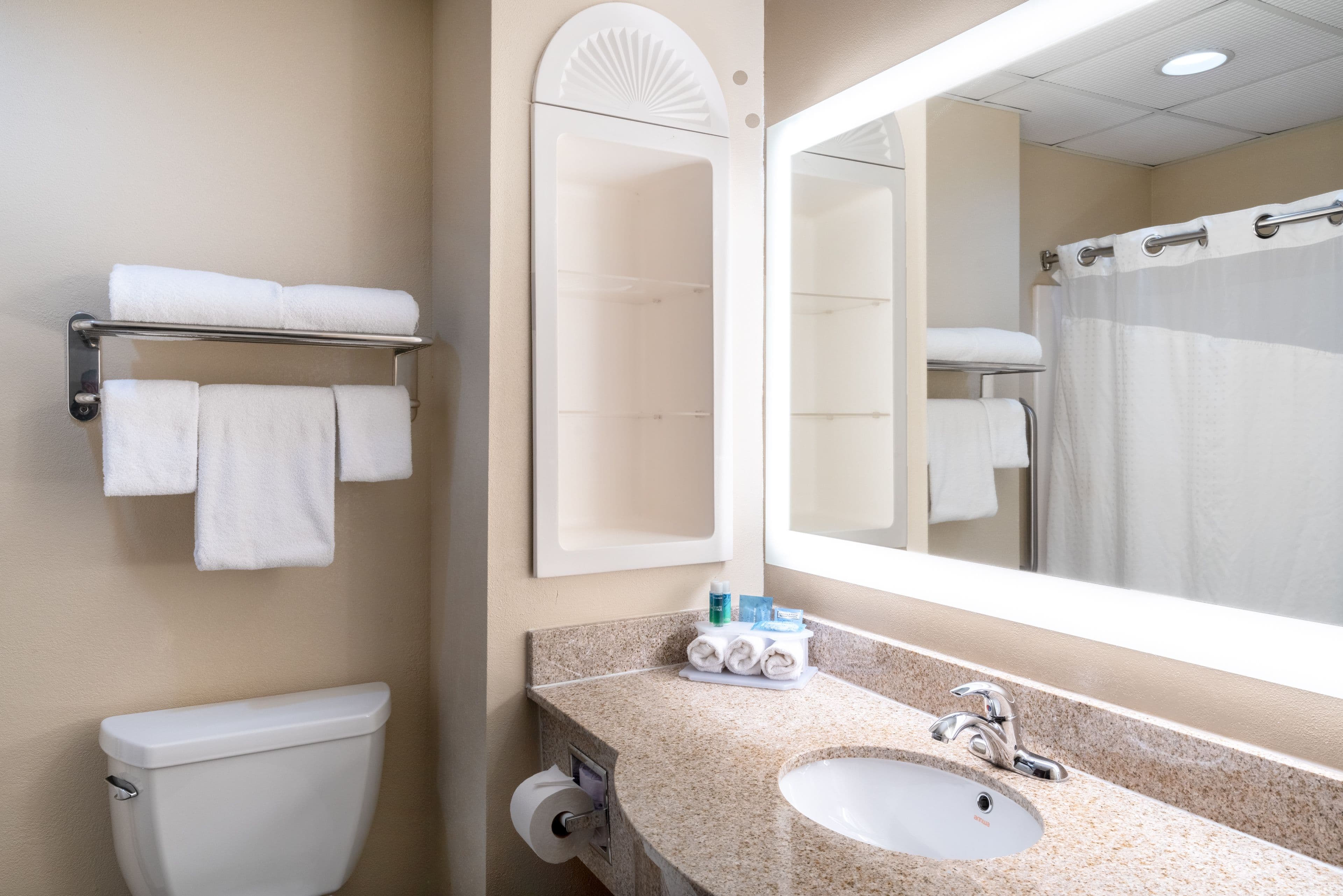 Holiday Inn Express & Suites Ashland — 6