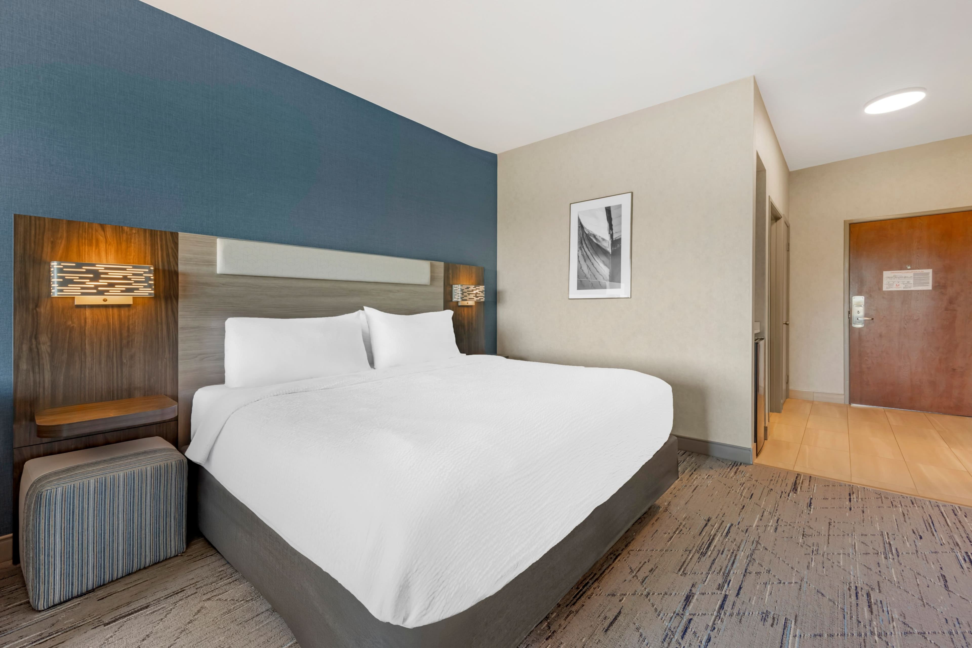 Holiday Inn Express & Suites Astoria — 13