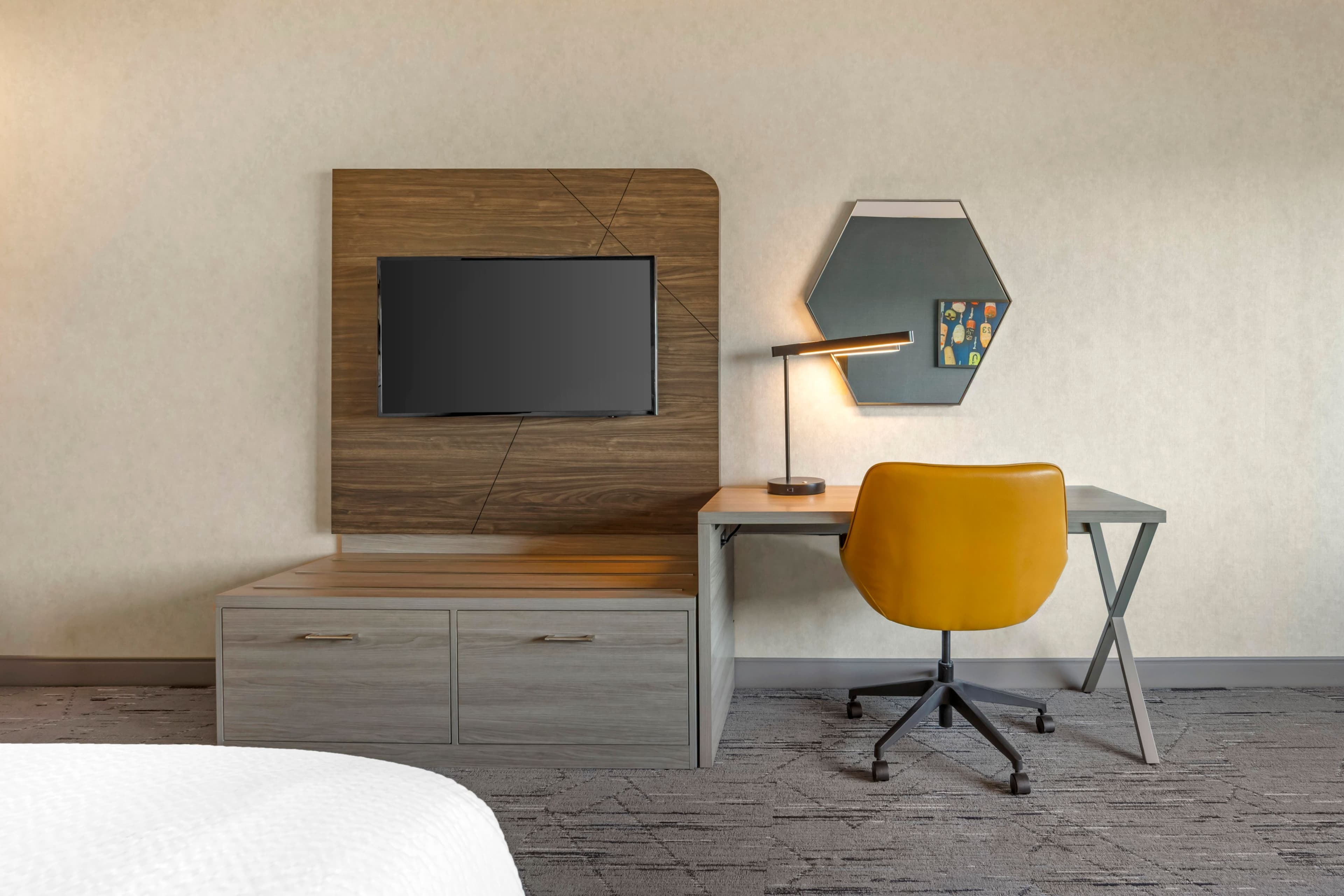 Holiday Inn Express & Suites Astoria — 4