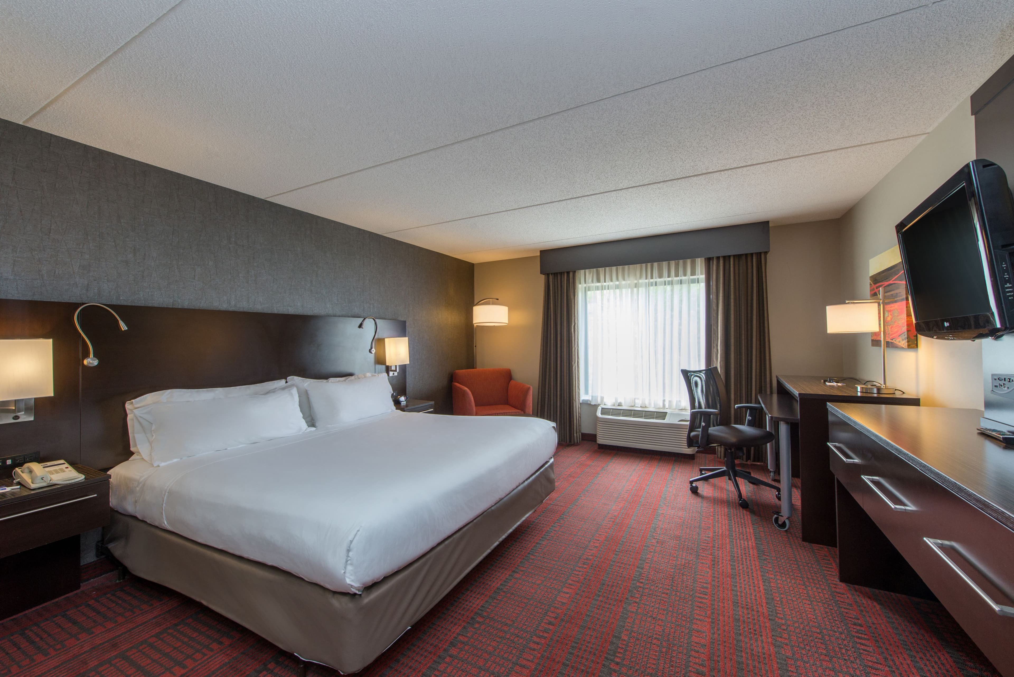 Holiday Inn Express & Suites Auburn — 6