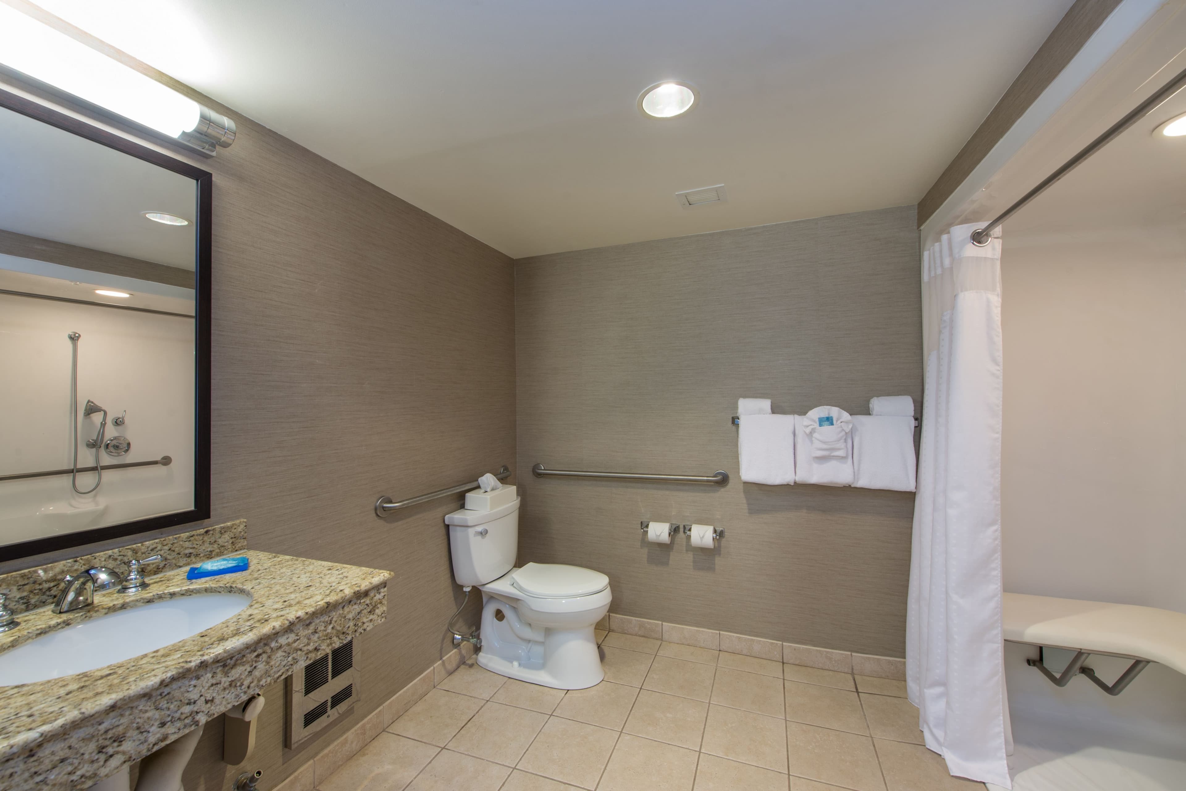 Holiday Inn Express & Suites Auburn — 8