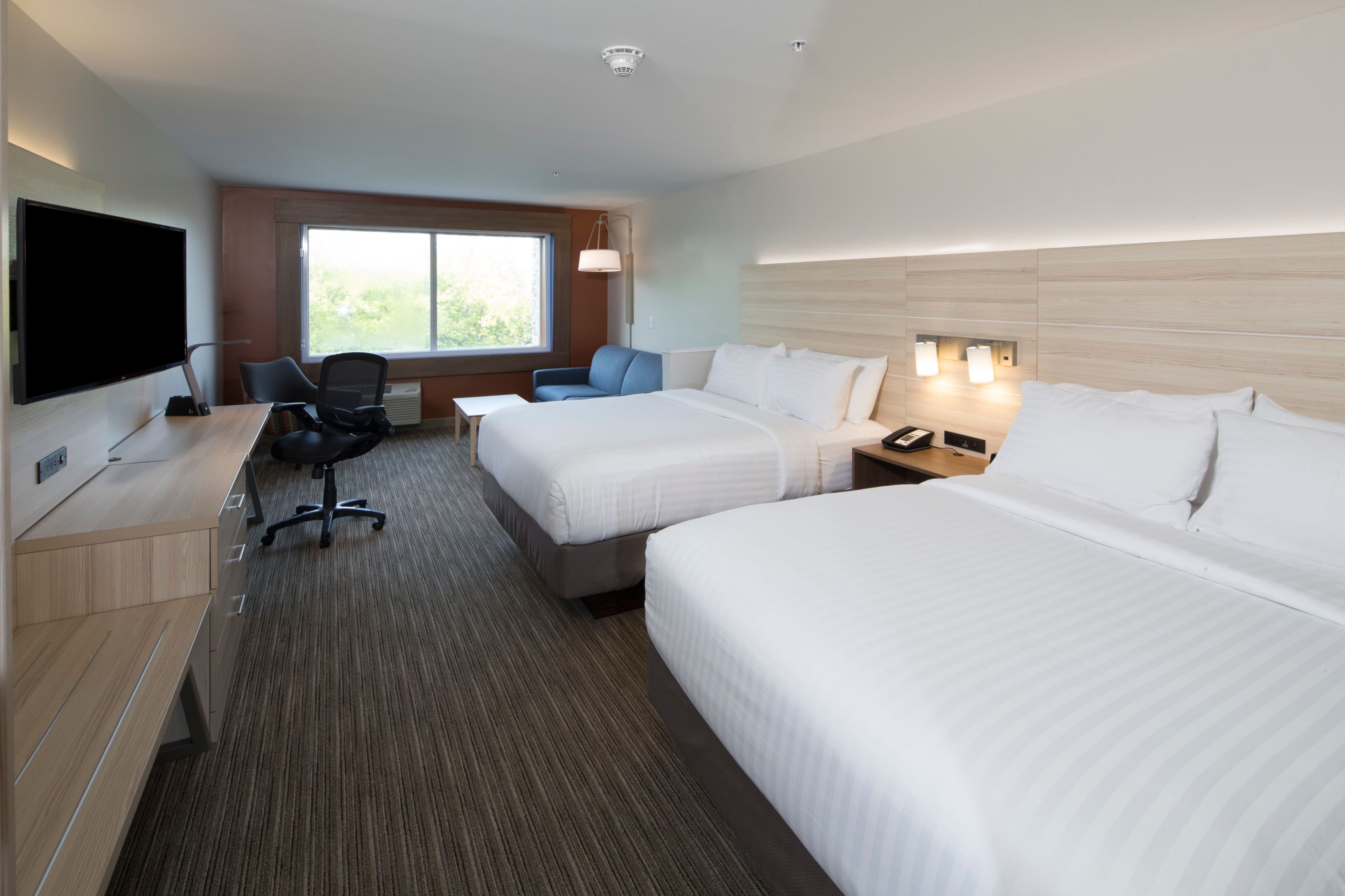 Holiday Inn Express & Suites Auburn — 13