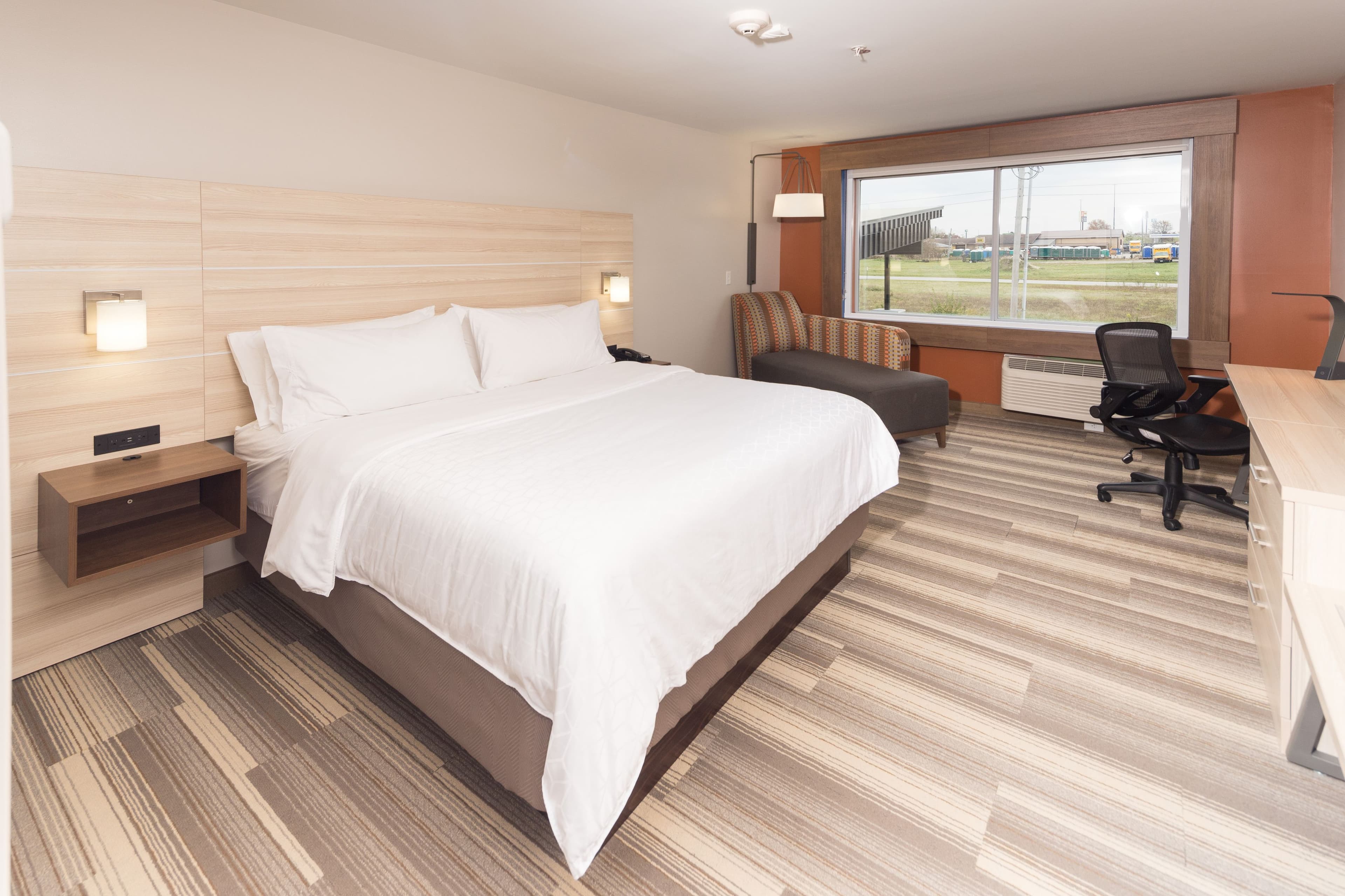 Holiday Inn Express & Suites Auburn — 6
