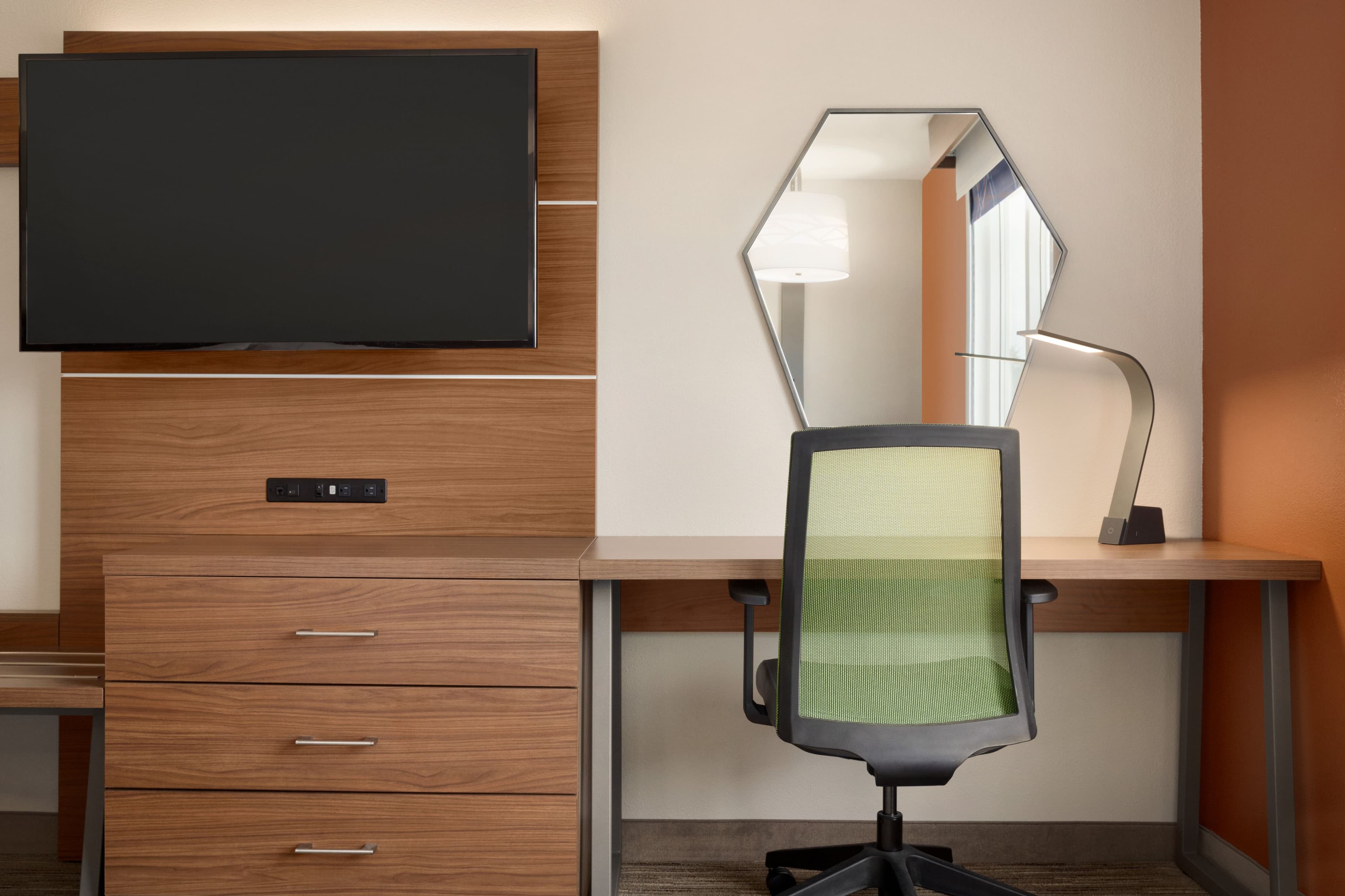 Holiday Inn Express & Suites Auburn - University Area — 7