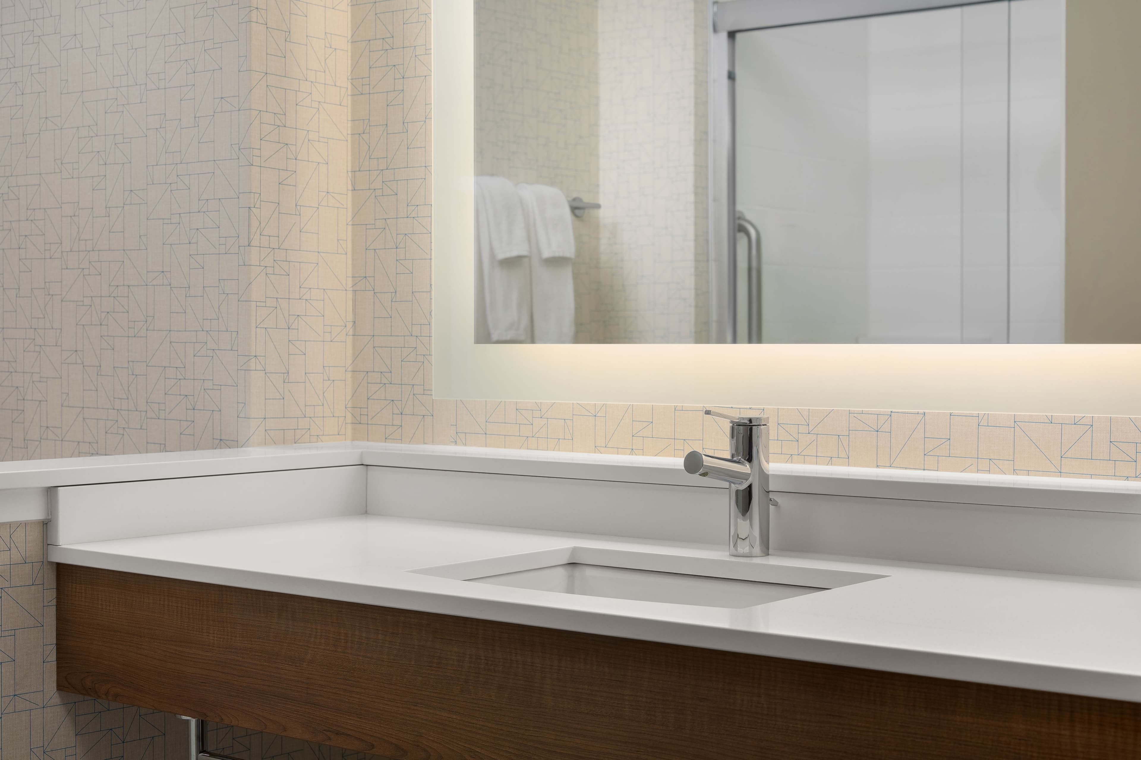 Holiday Inn Express & Suites Aurora — 10