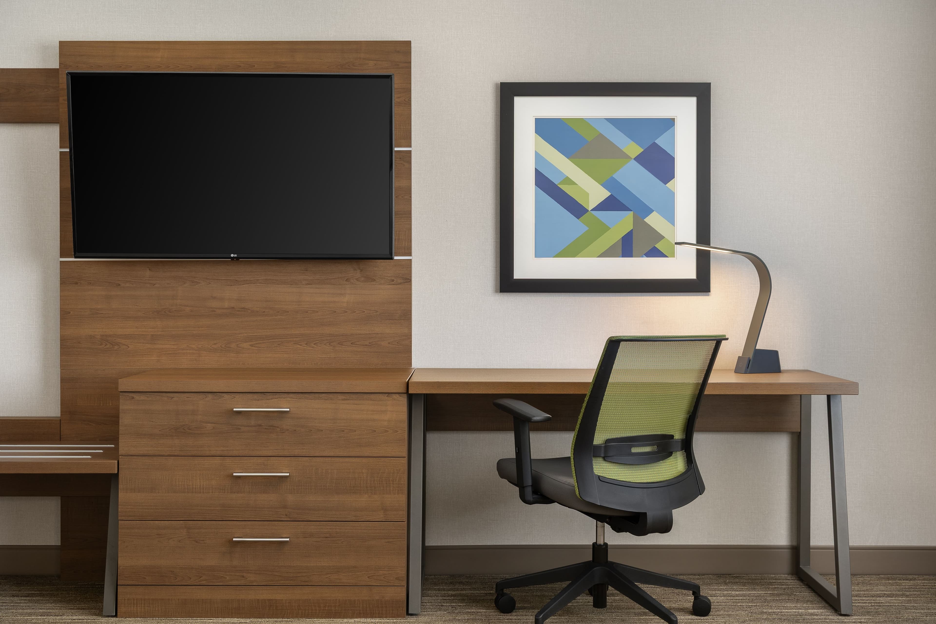 Holiday Inn Express & Suites Aurora — 7