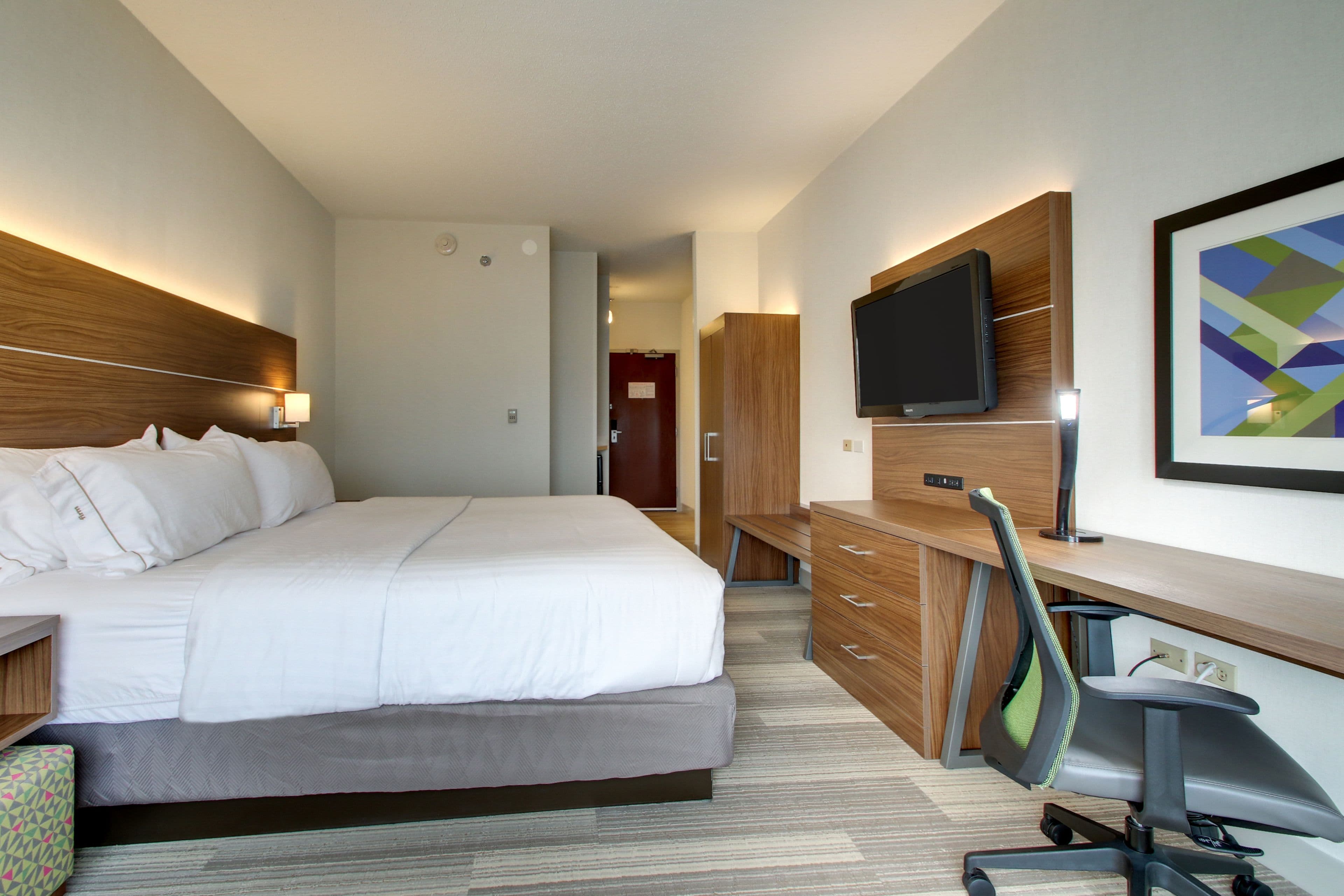 Holiday Inn Express & Suites Aurora - Naperville — 7