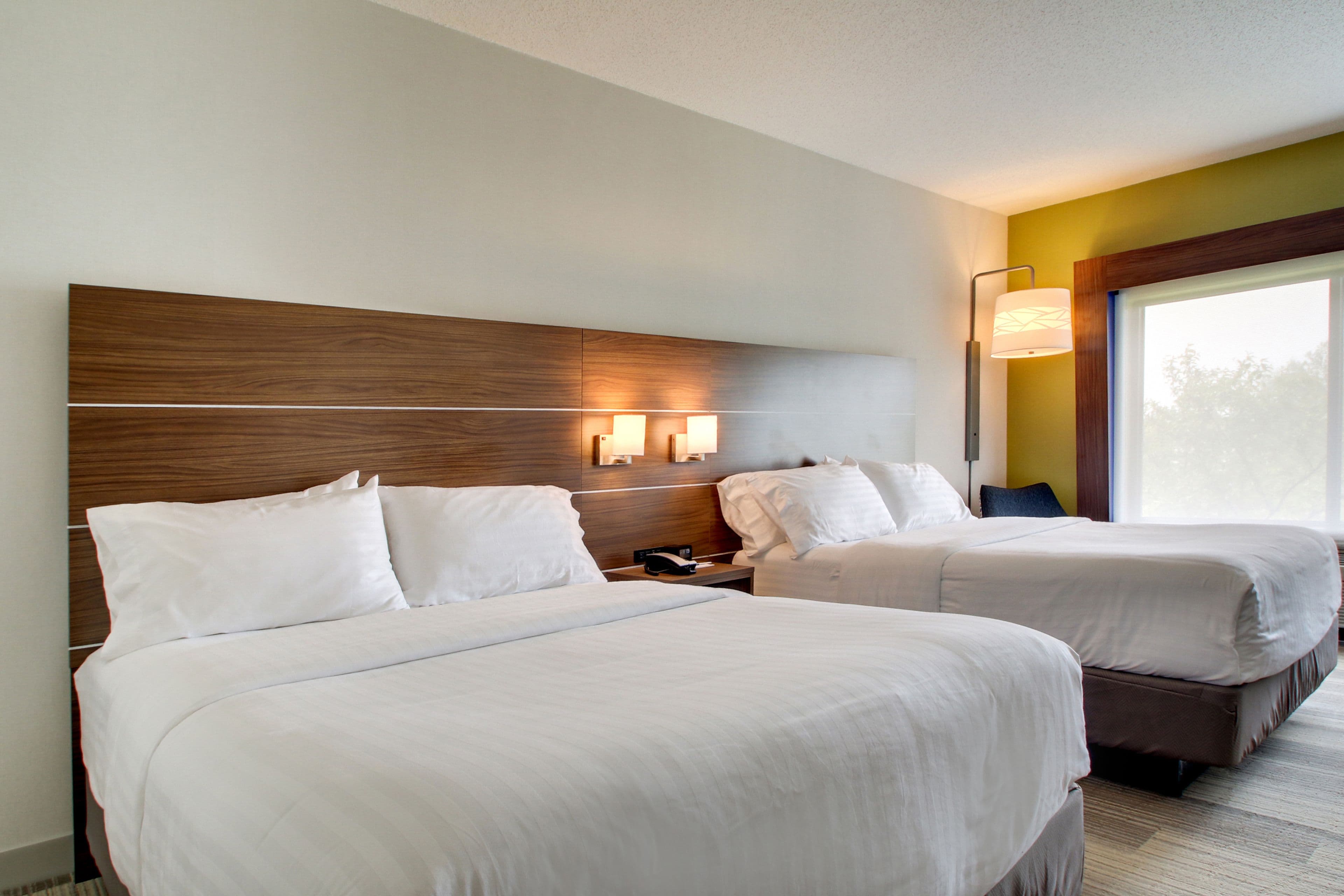 Holiday Inn Express & Suites Aurora - Naperville — 14