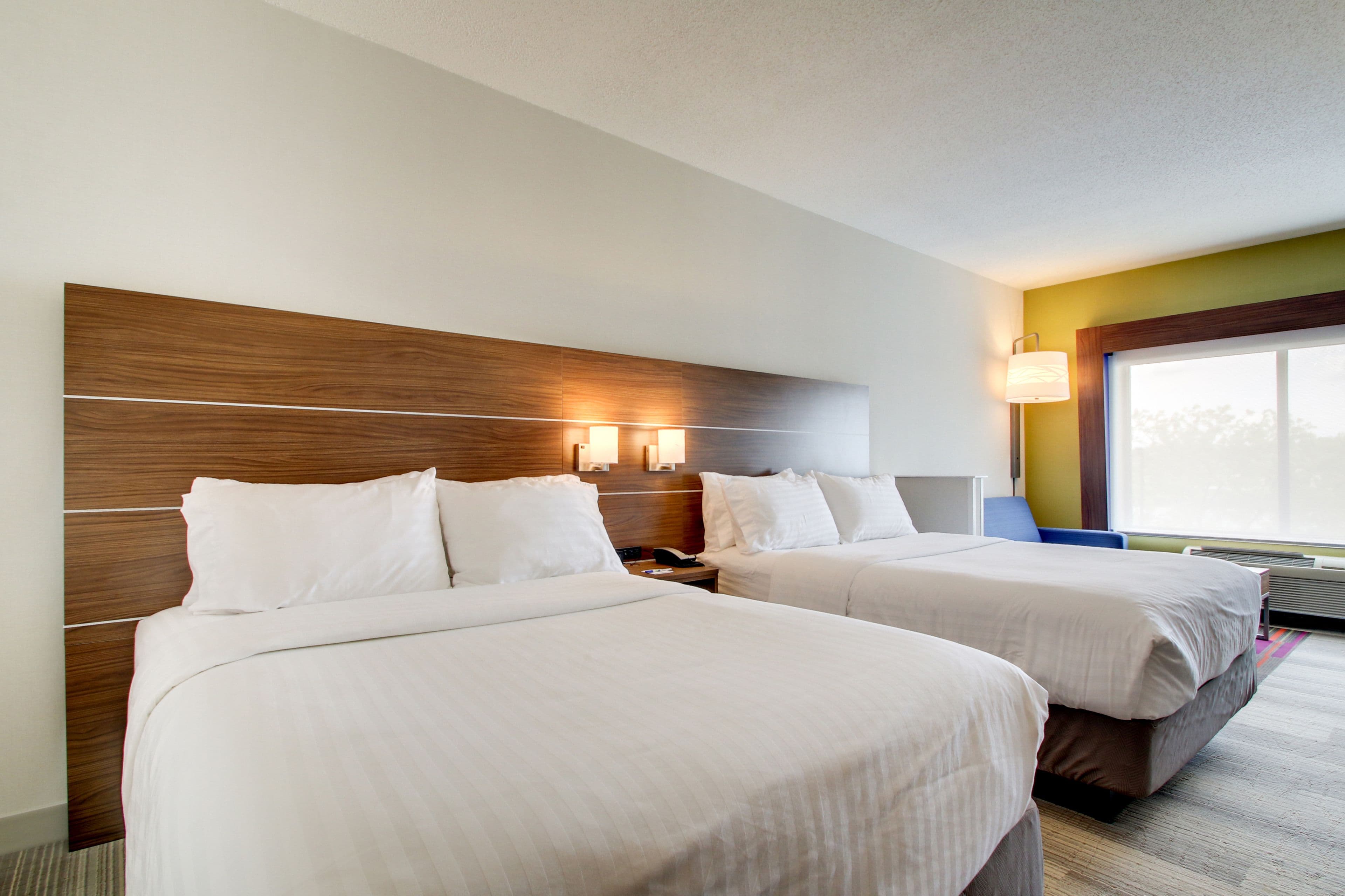 Holiday Inn Express & Suites Aurora - Naperville — 12