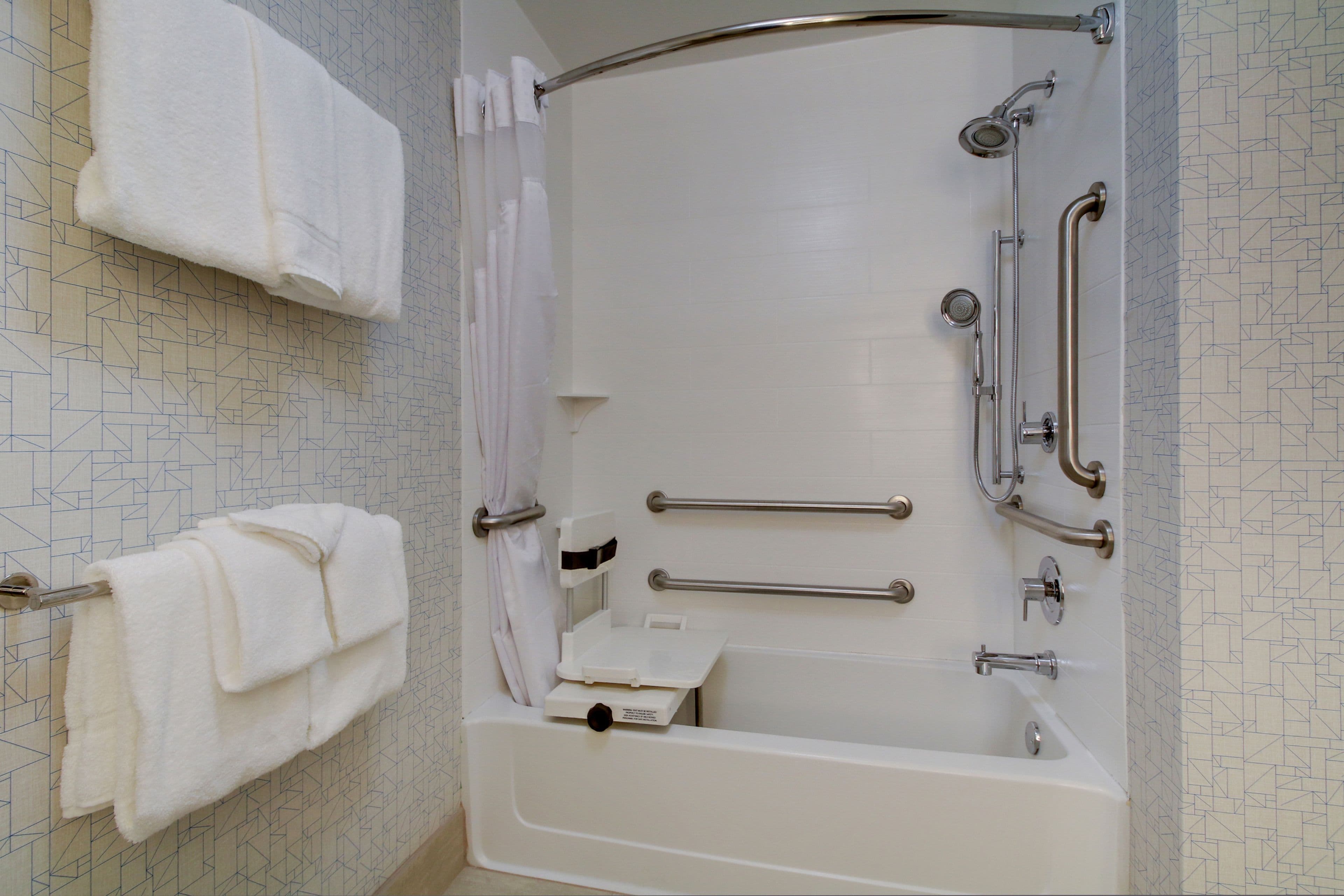 Holiday Inn Express & Suites Aurora - Naperville — 15