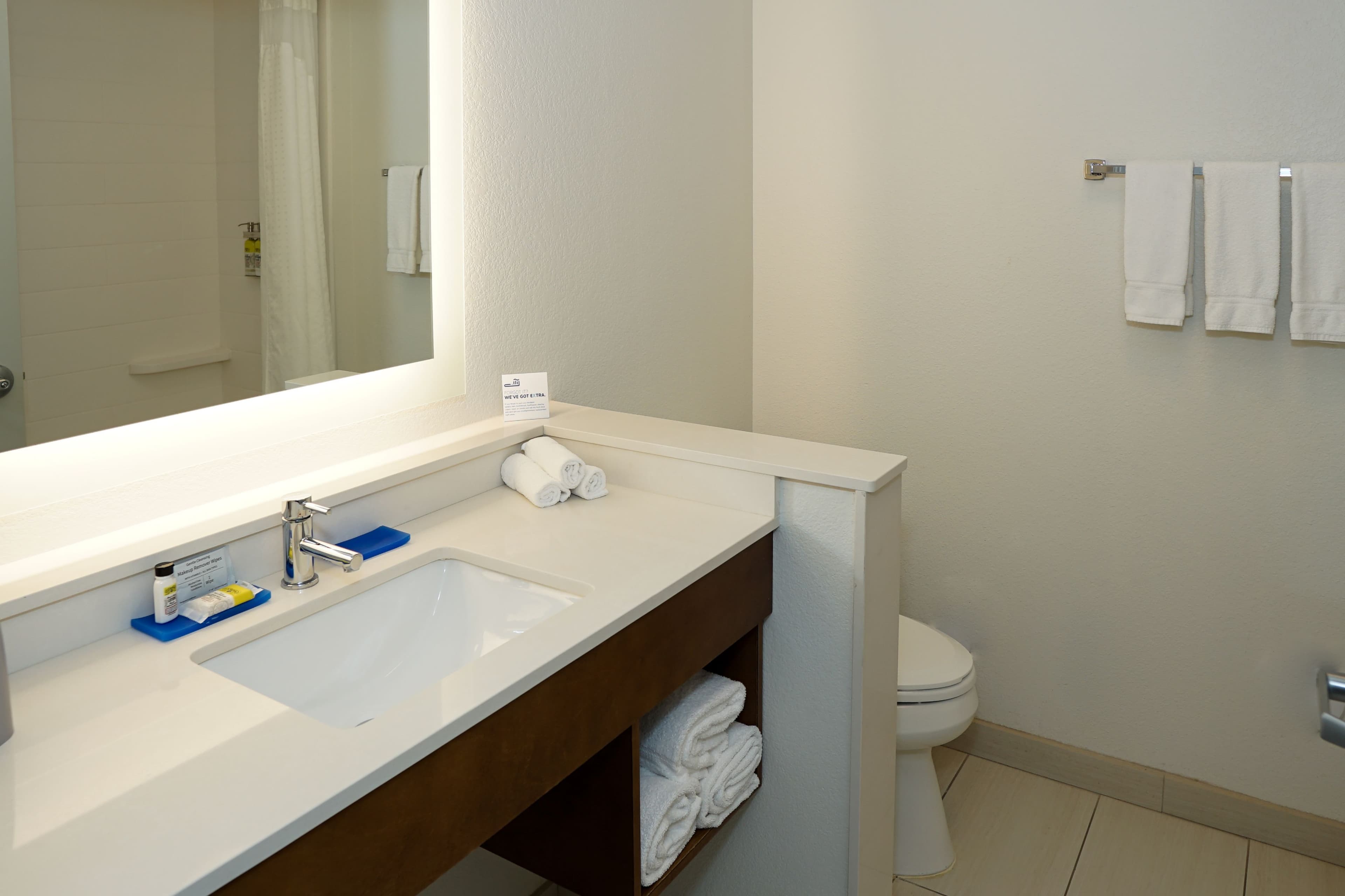 Holiday Inn Express & Suites Denver - Aurora Medical Campus — 36