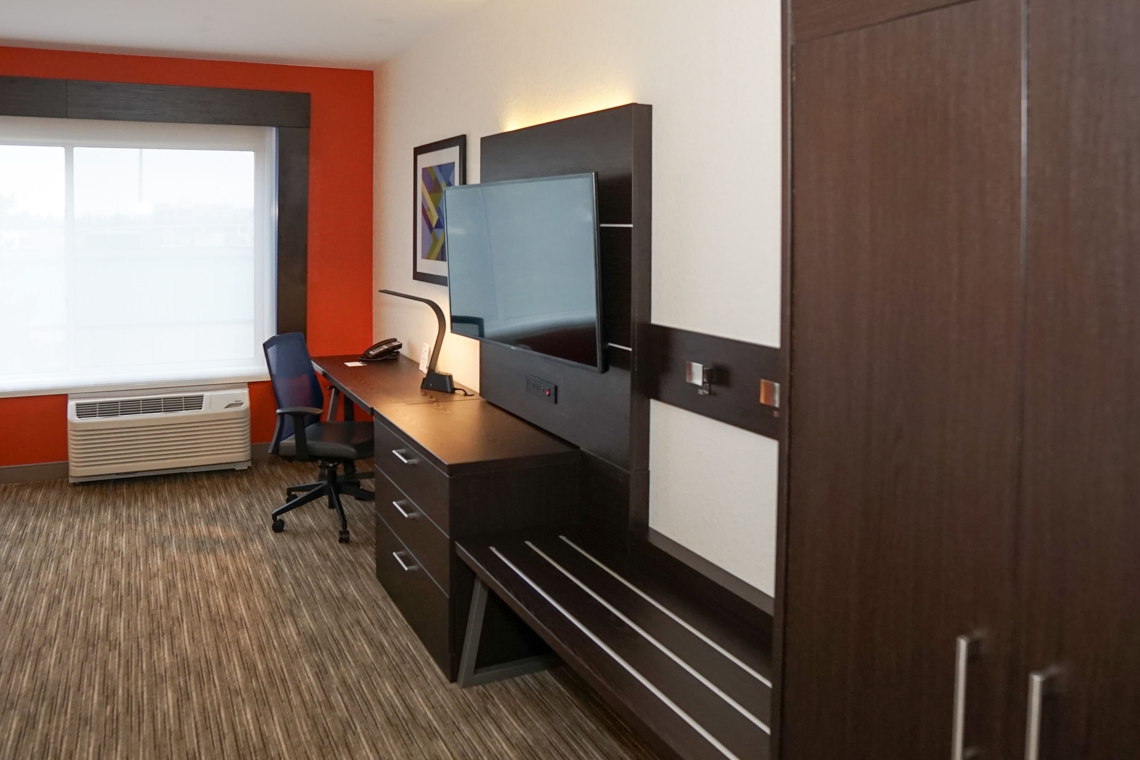 Holiday Inn Express & Suites Denver - Aurora Medical Campus — 14