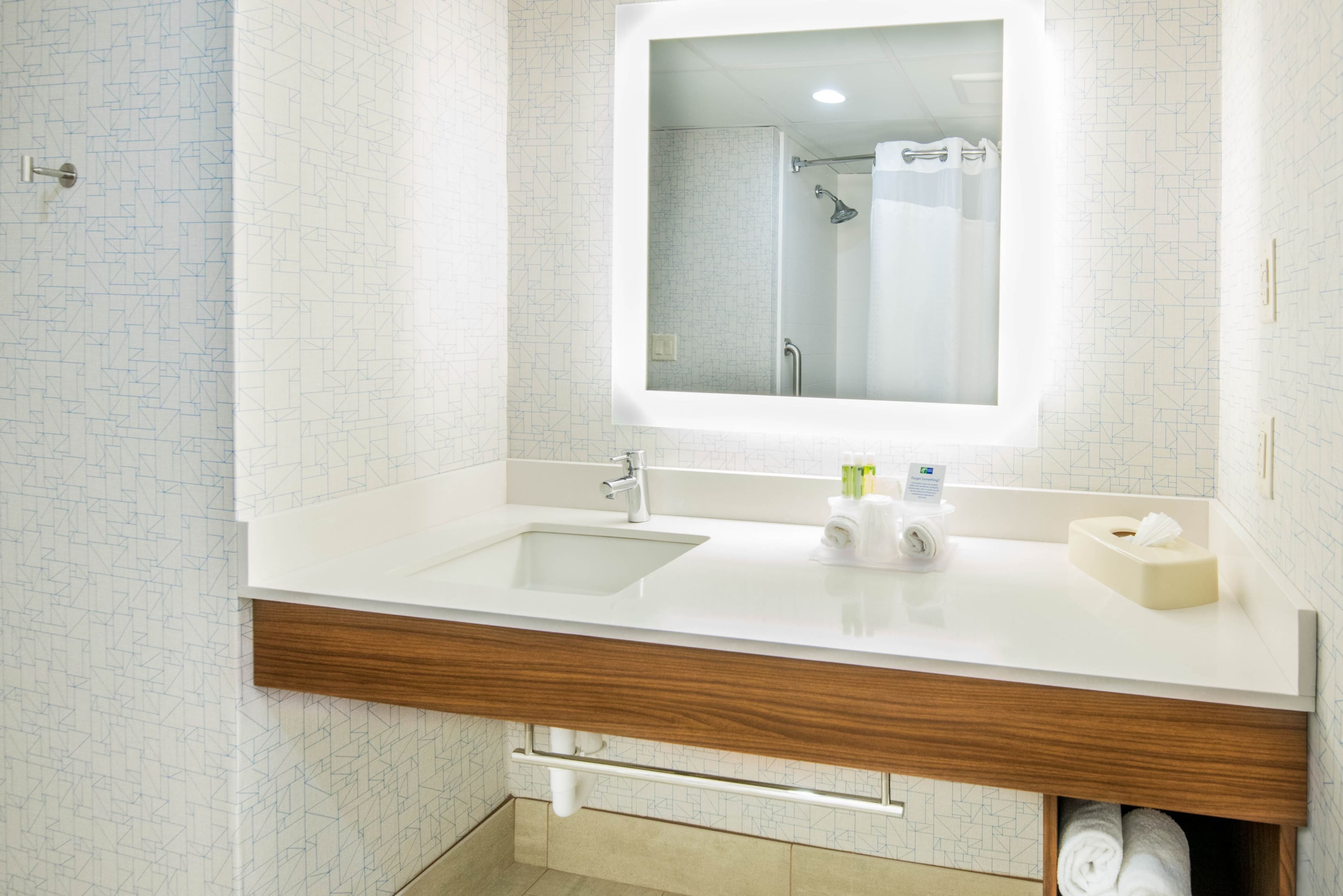Holiday Inn Express & Suites Woodbridge — 29