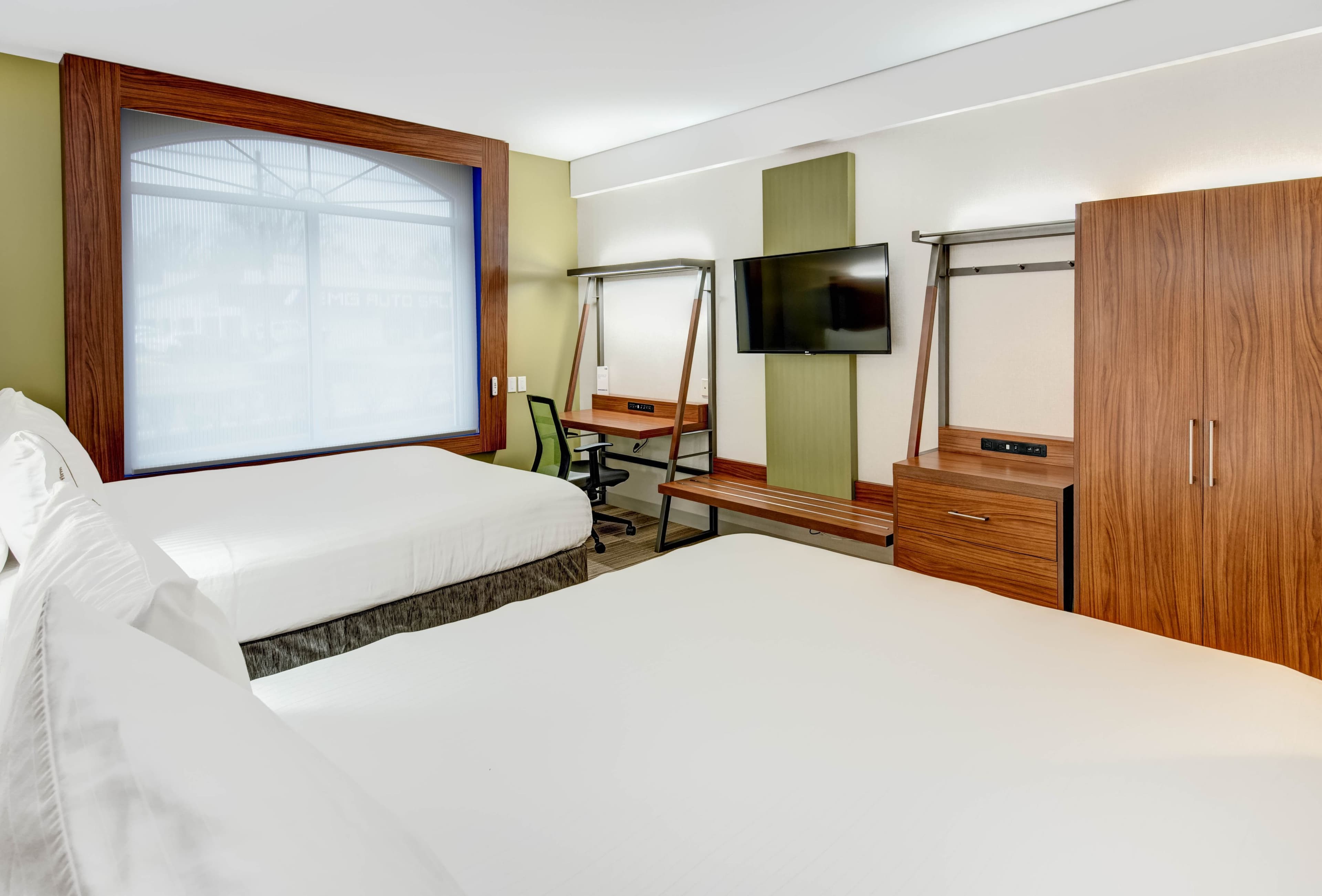 Holiday Inn Express & Suites Woodbridge — 34