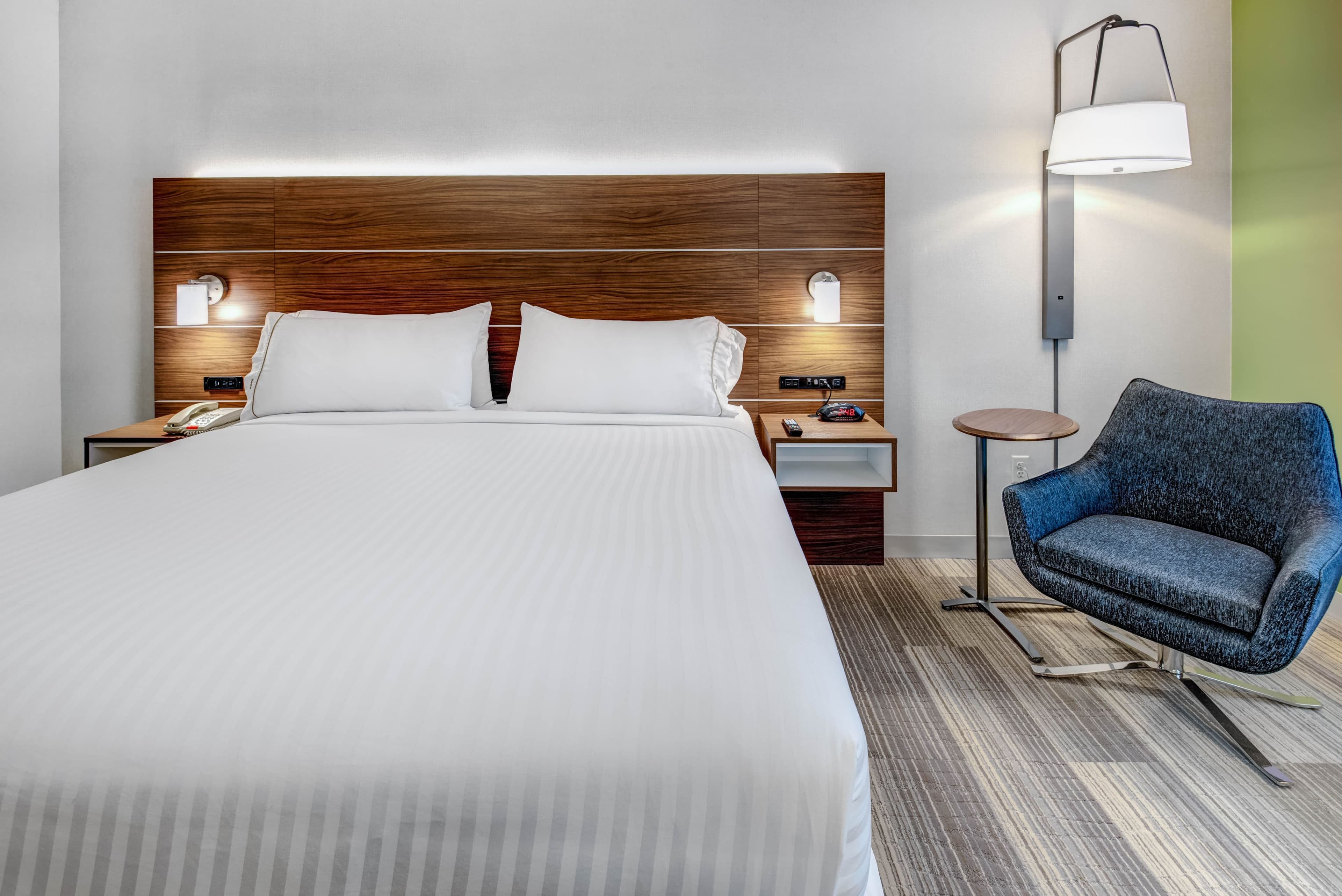Holiday Inn Express & Suites Woodbridge — 24