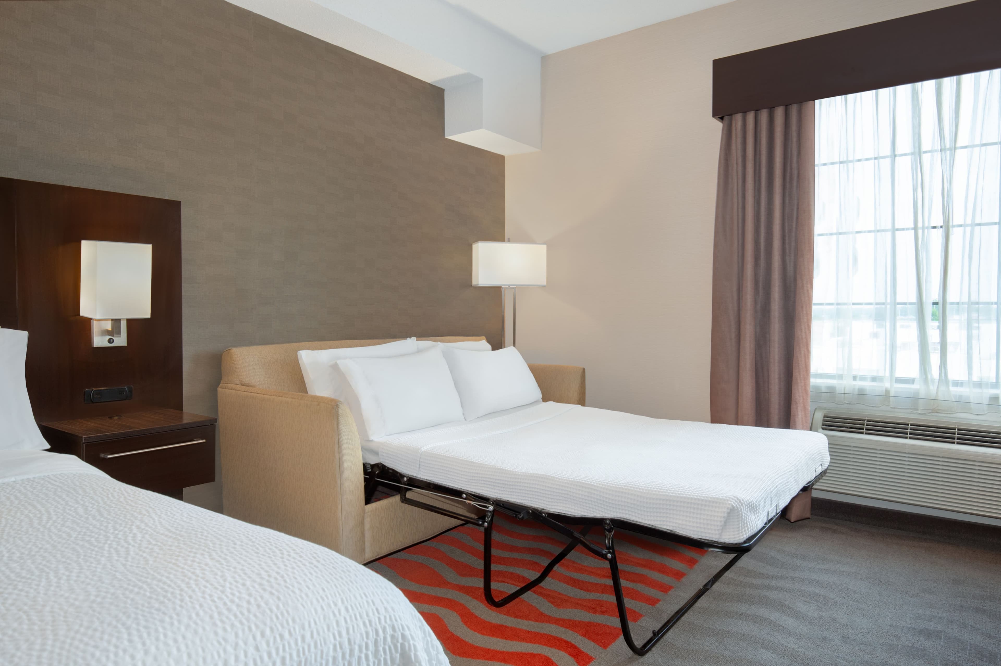 Holiday Inn Express & Suites Barrie — 7