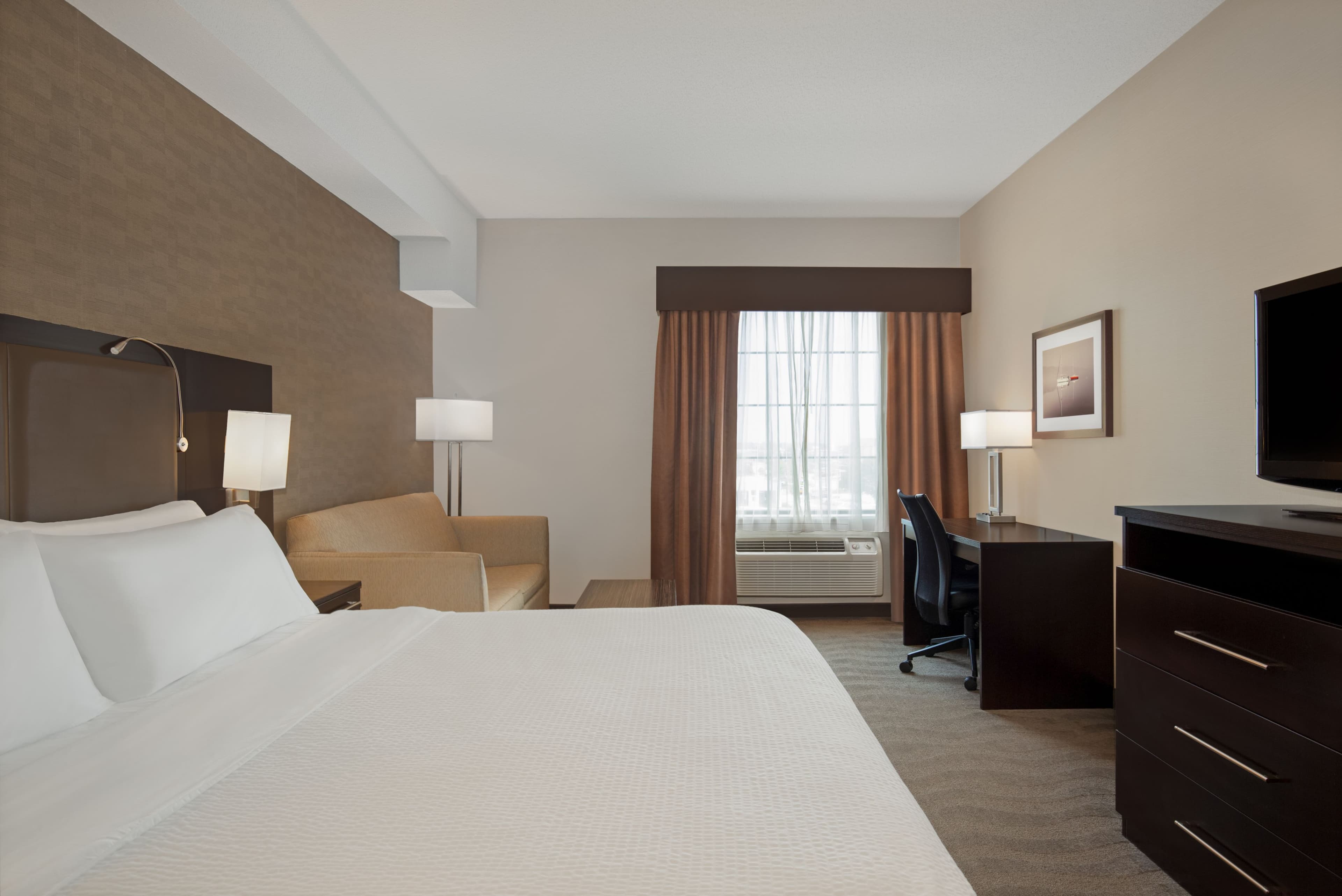 Holiday Inn Express & Suites Barrie — 6
