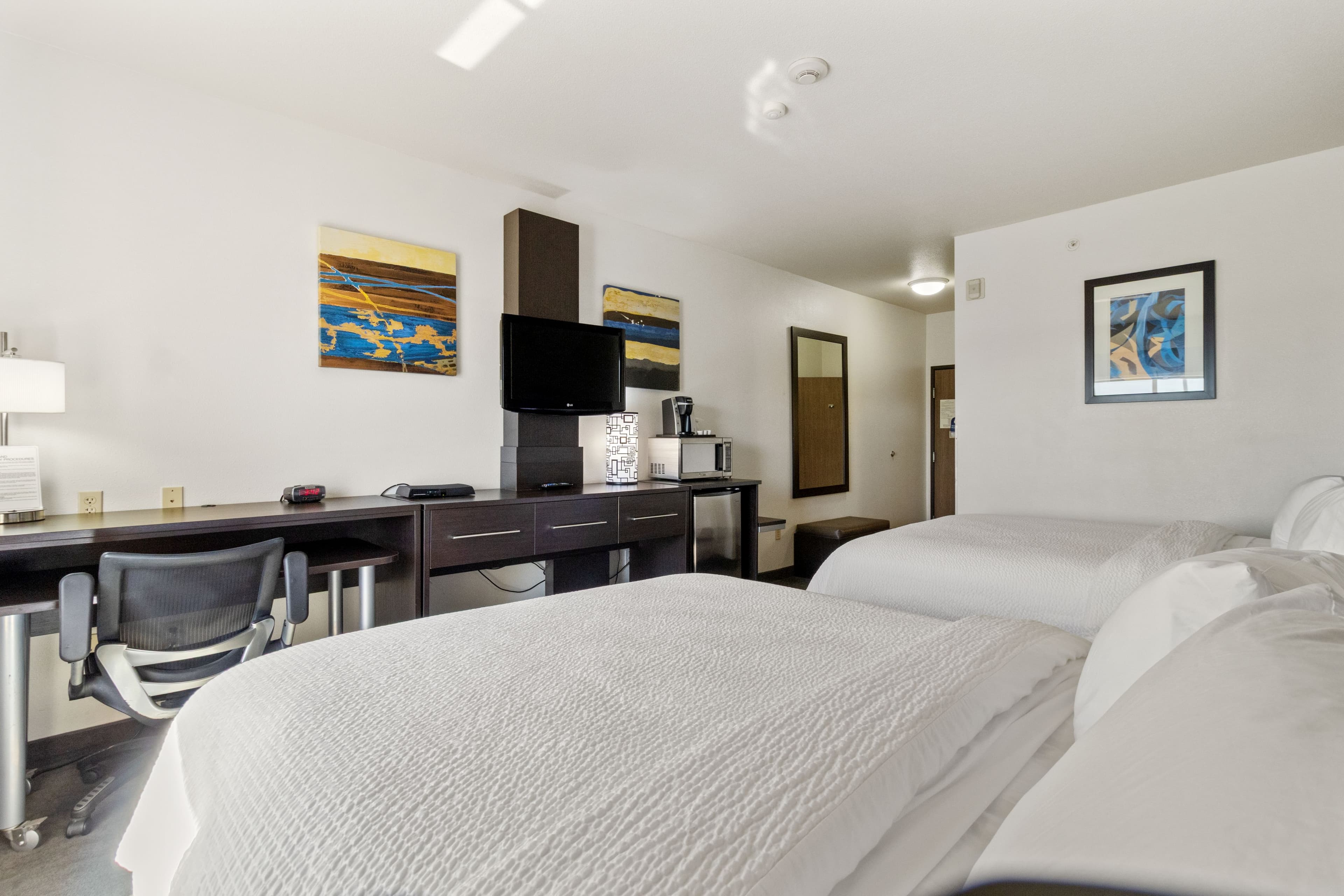 Holiday Inn Express & Suites Barstow - Route 66 - Image 5