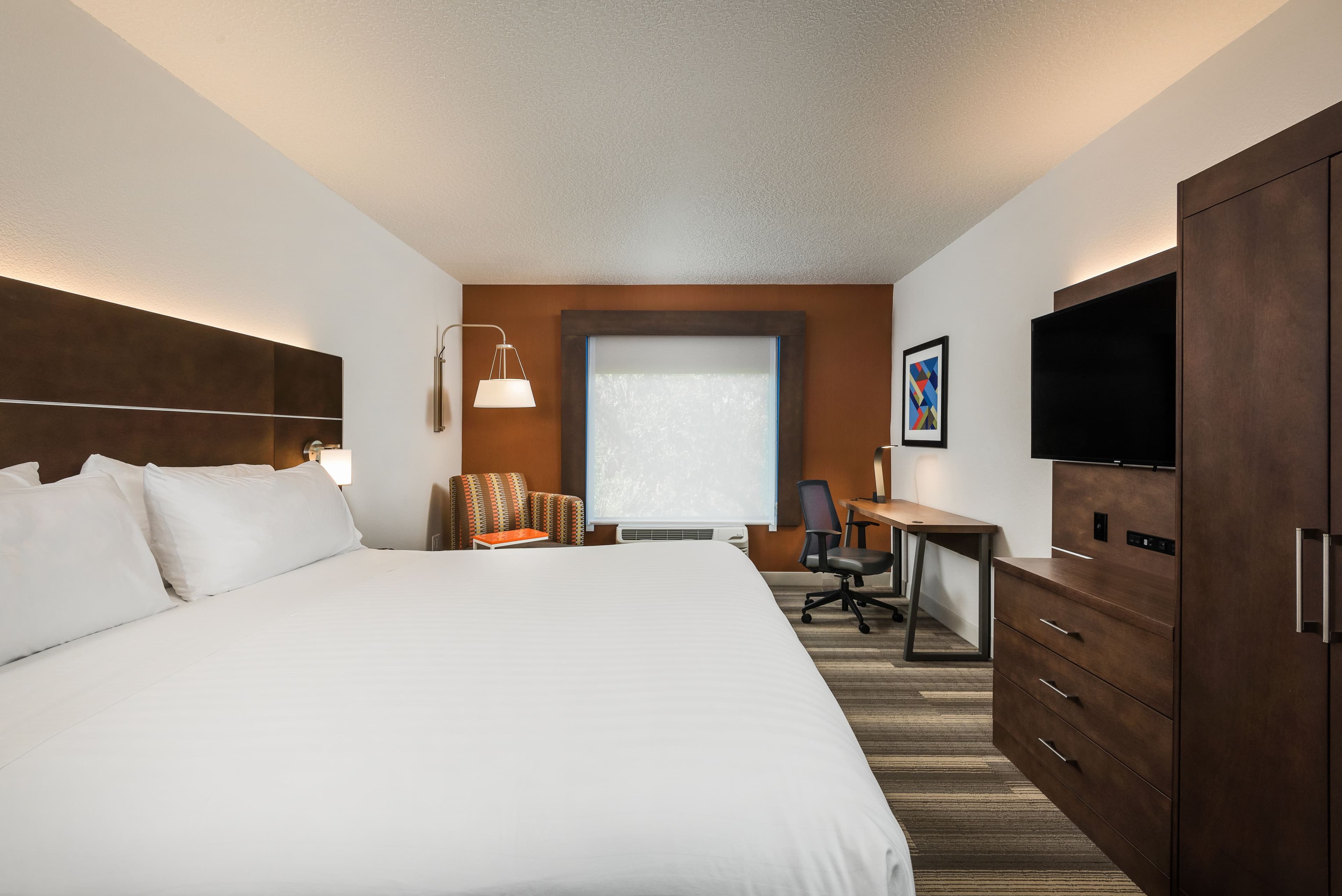 Holiday Inn Express & Suites Bartow - Image 3