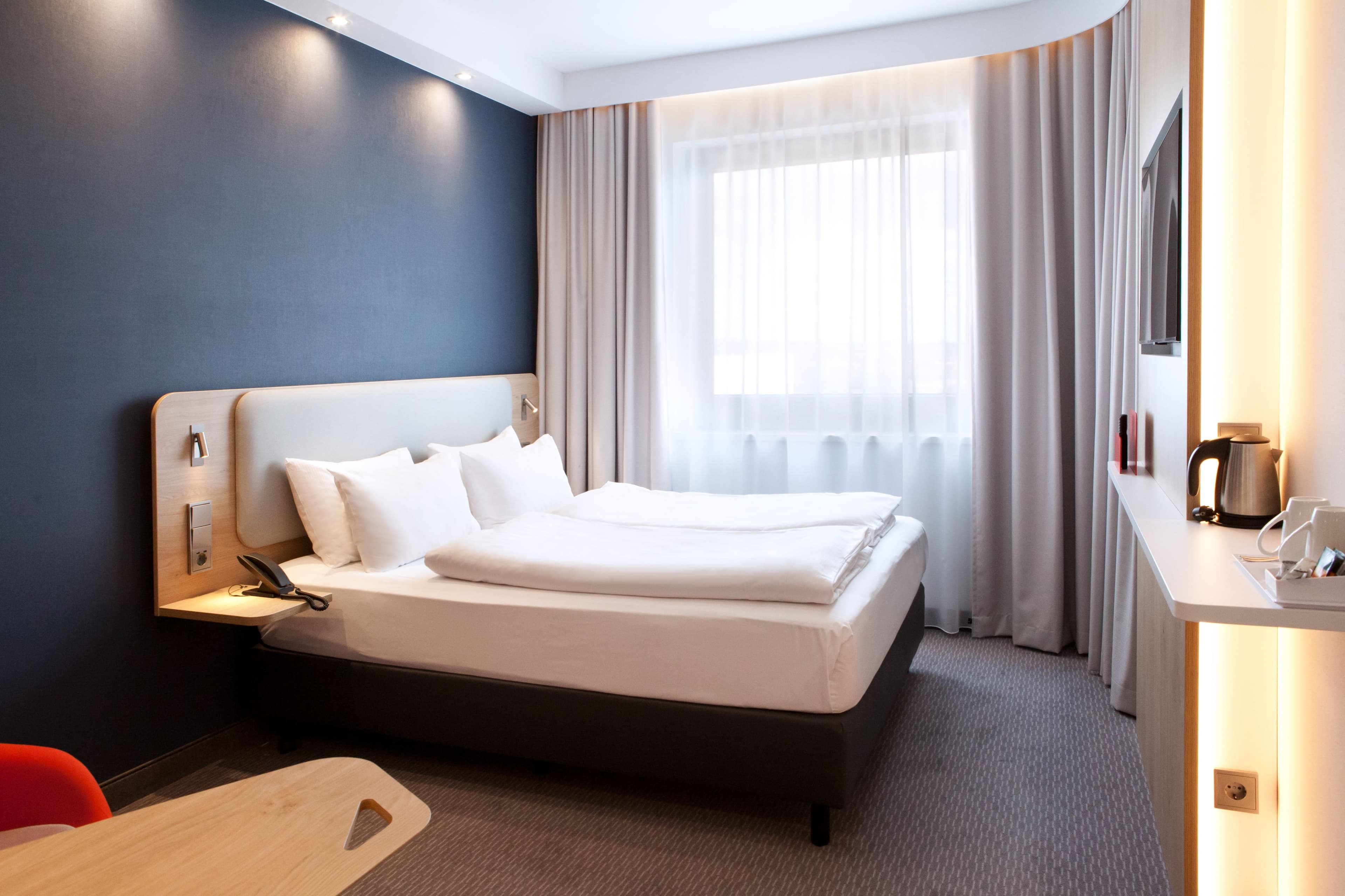 Holiday Inn Express & Suites Basel - Allschwil — 7