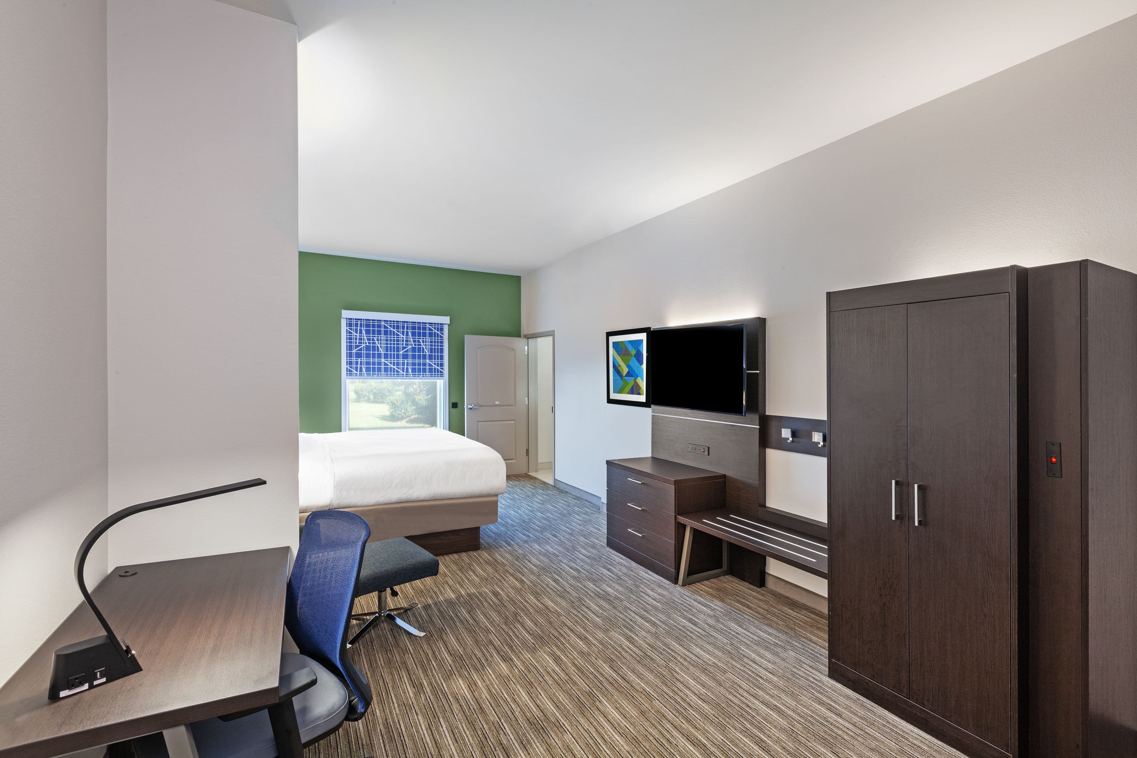 Holiday Inn Express & Suites Baton Rouge East — 12