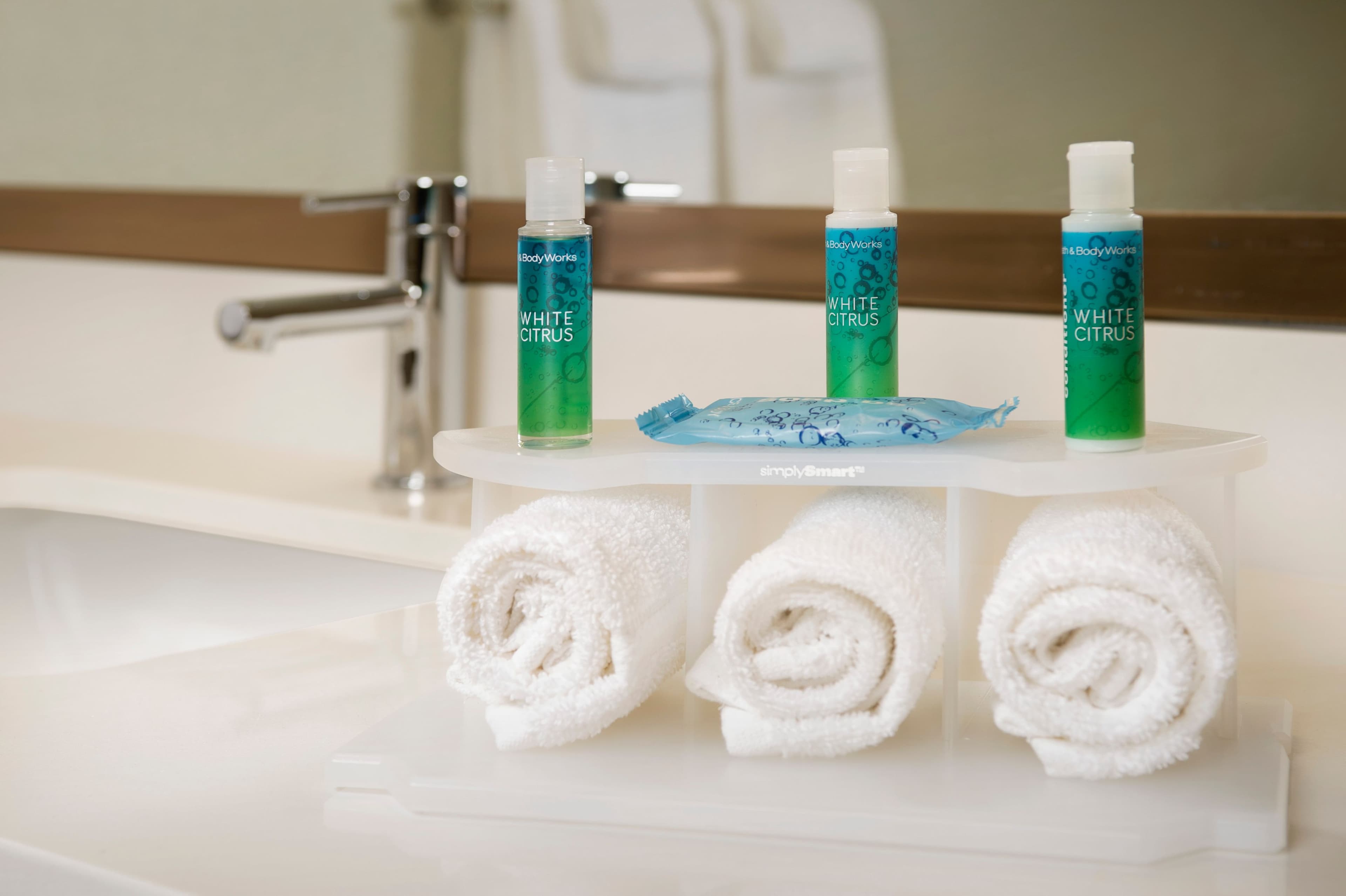 Holiday Inn Express & Suites Bay City — 7