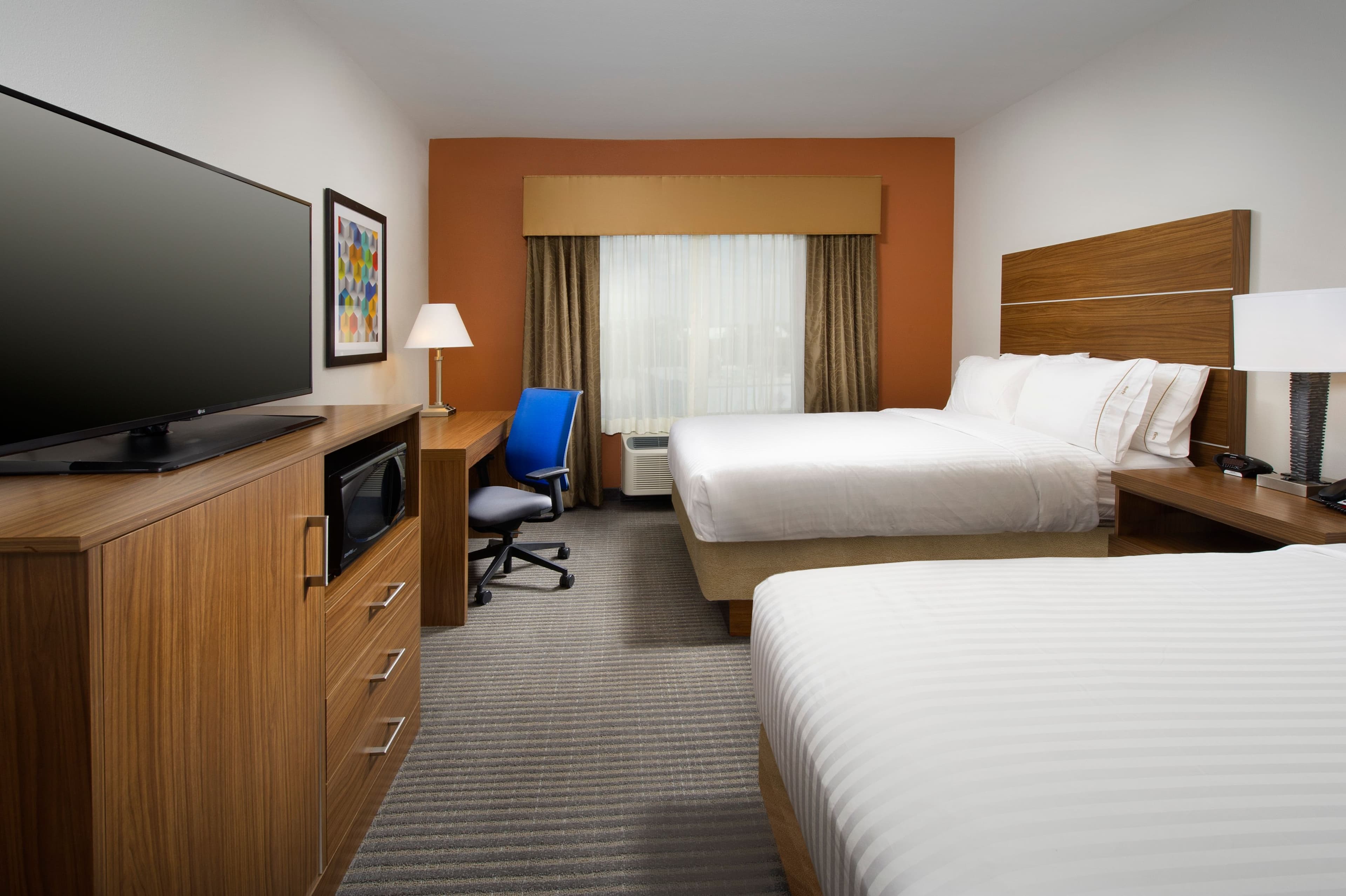 Holiday Inn Express & Suites Bay City — 17