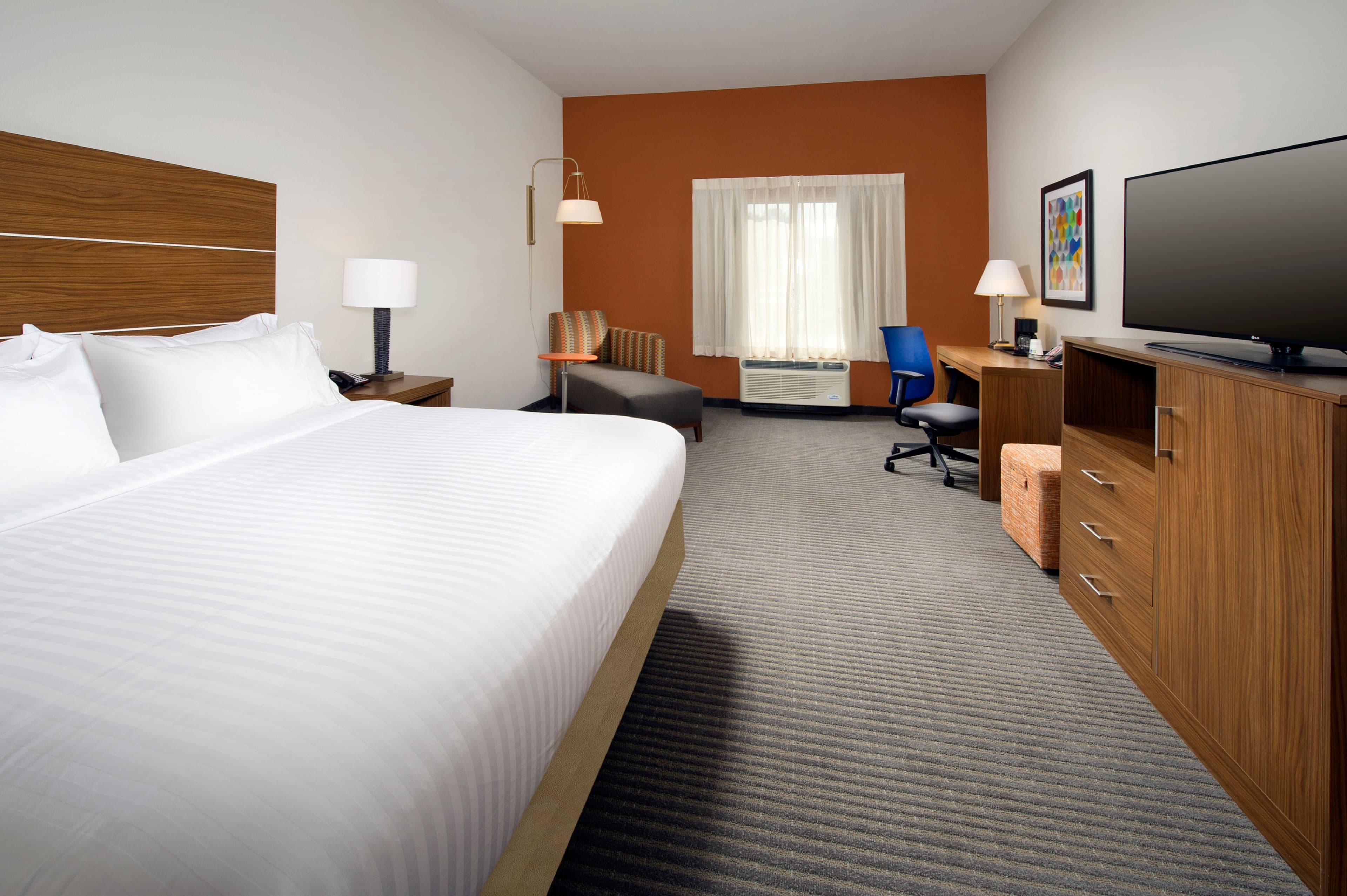 Holiday Inn Express & Suites Bay City — 12