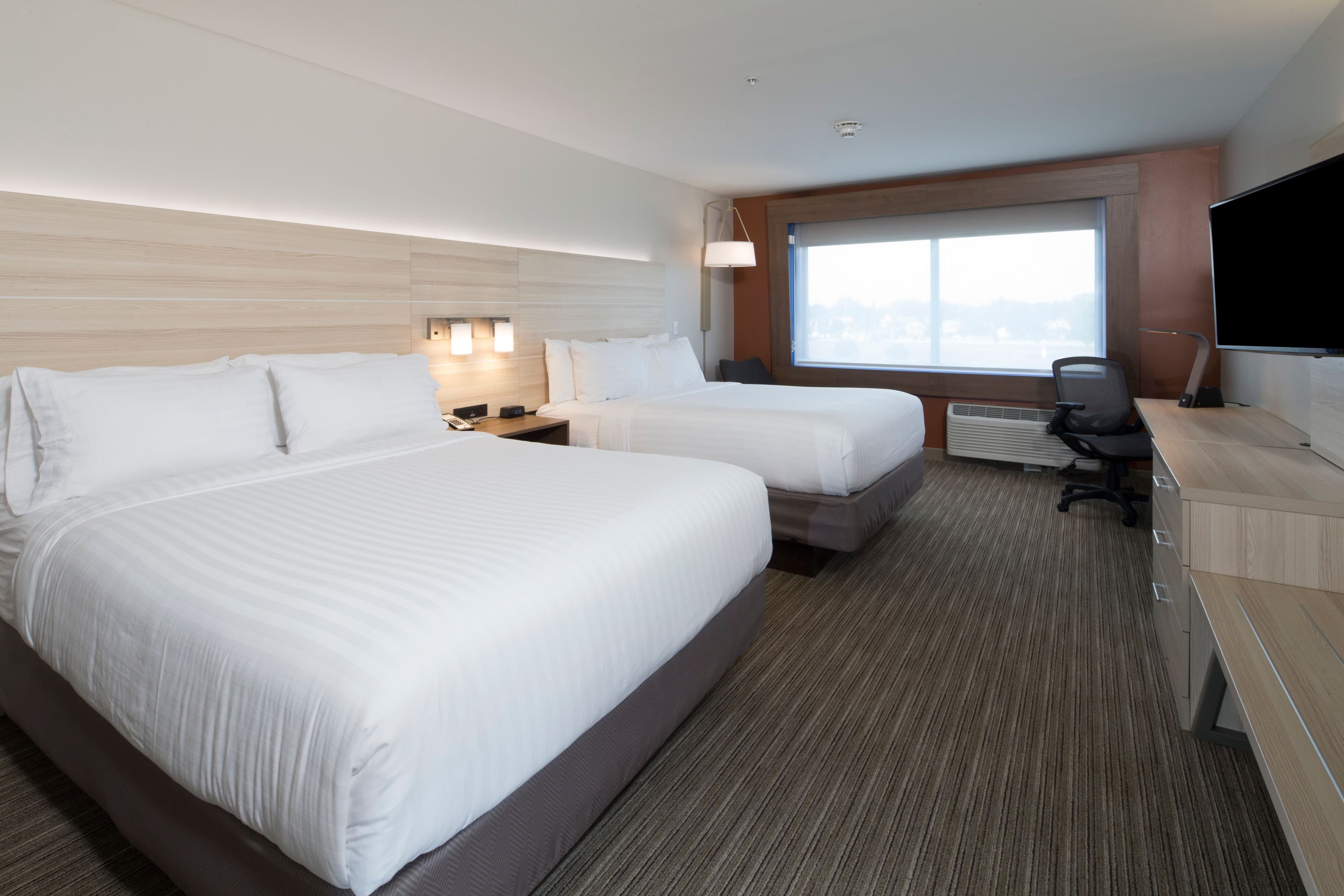 Holiday Inn Express & Suites Bay City — 24