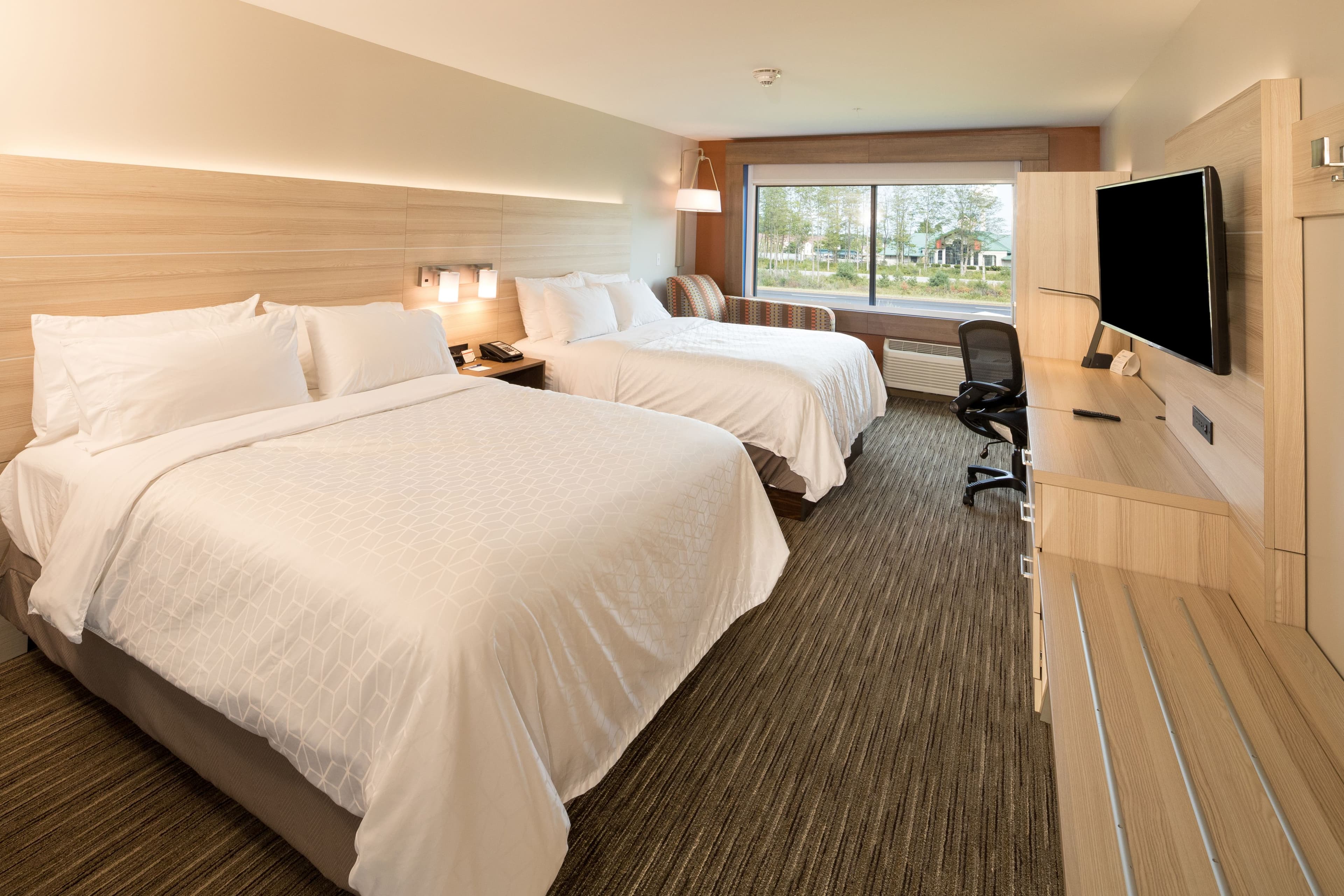 Holiday Inn Express & Suites Bay City — 25