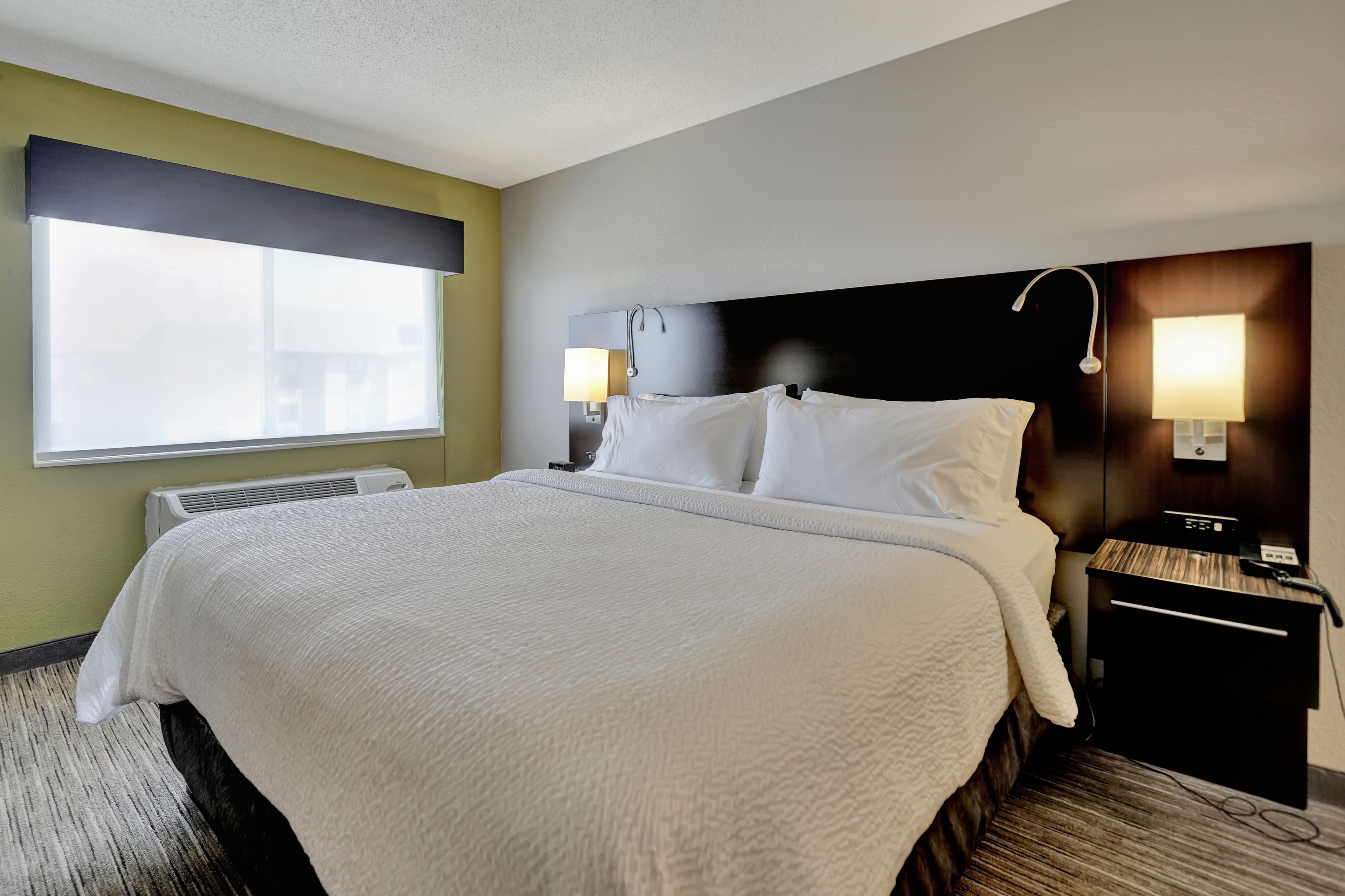 Holiday Inn Express & Suites Beatrice — 10