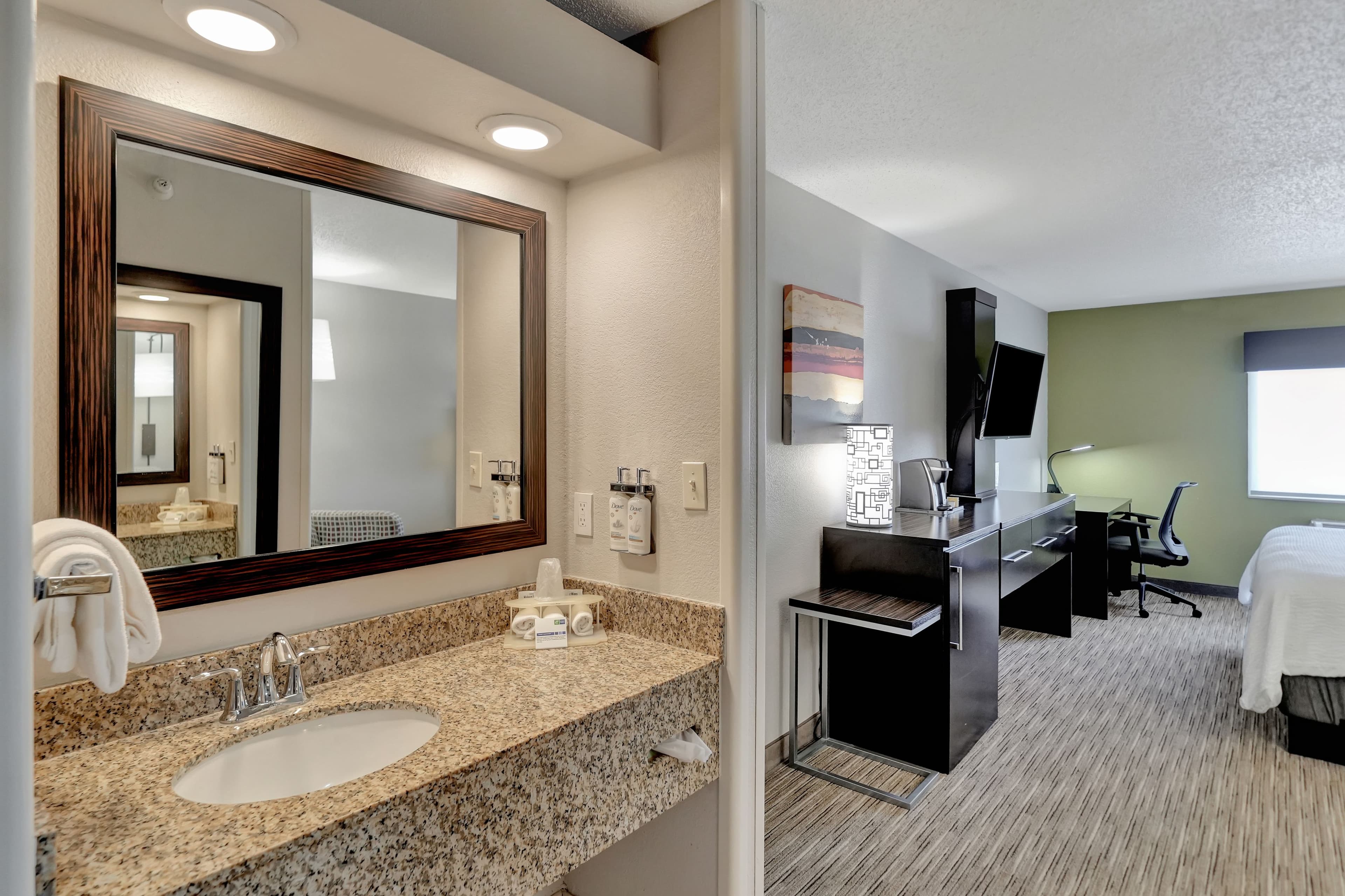Holiday Inn Express & Suites Beatrice — 18