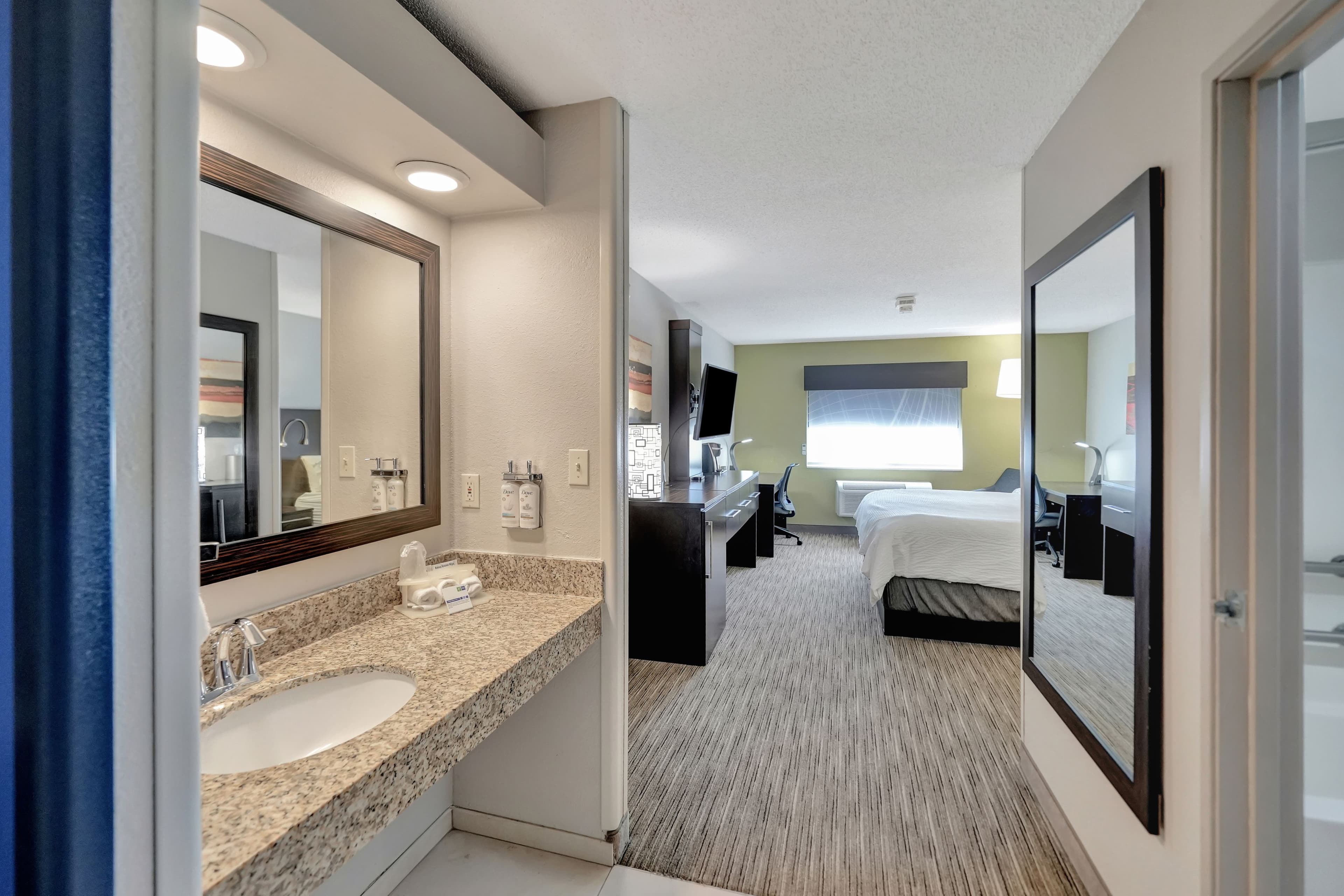 Holiday Inn Express & Suites Beatrice — 21
