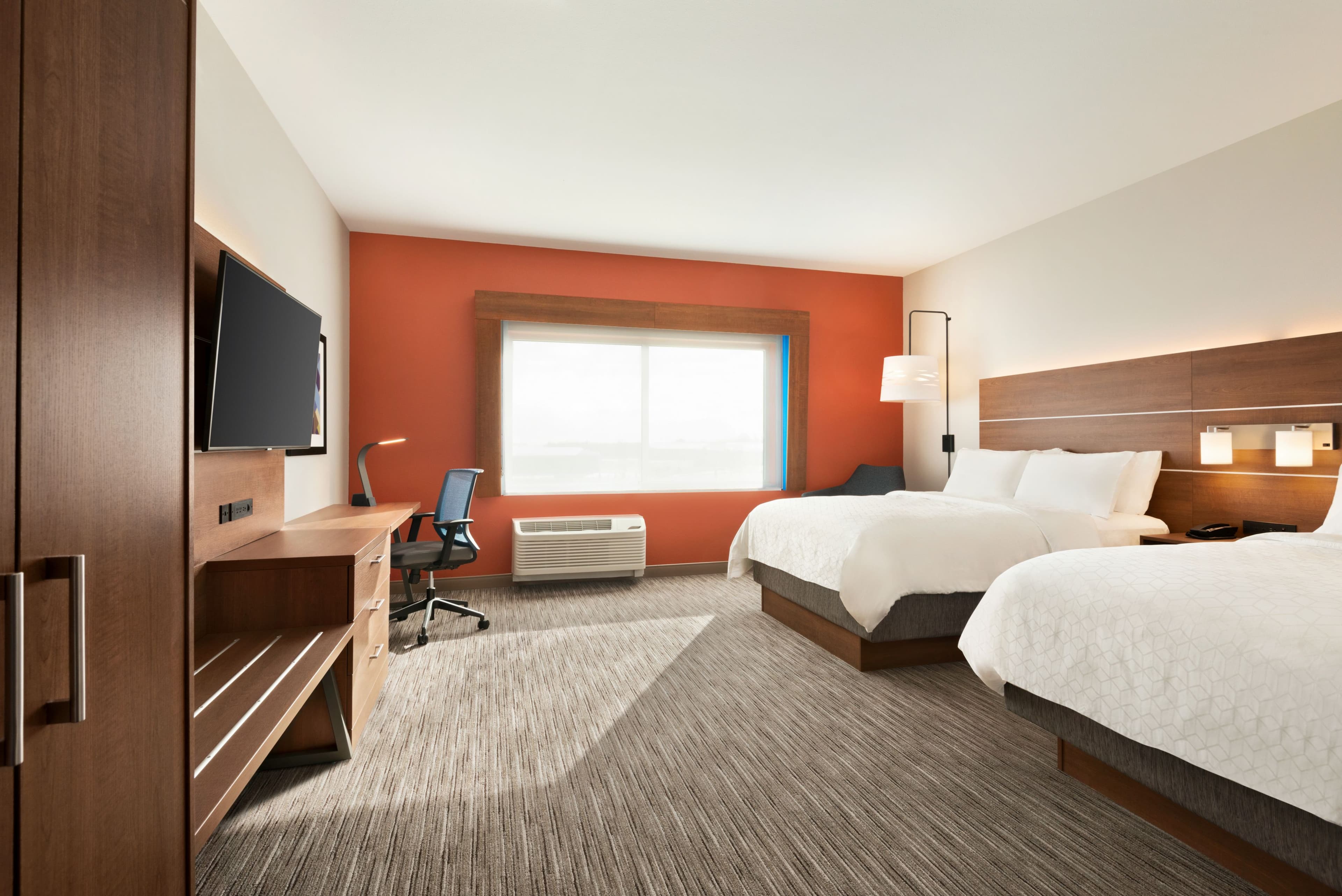 Holiday Inn Express & Suites Beaver Dam — 34