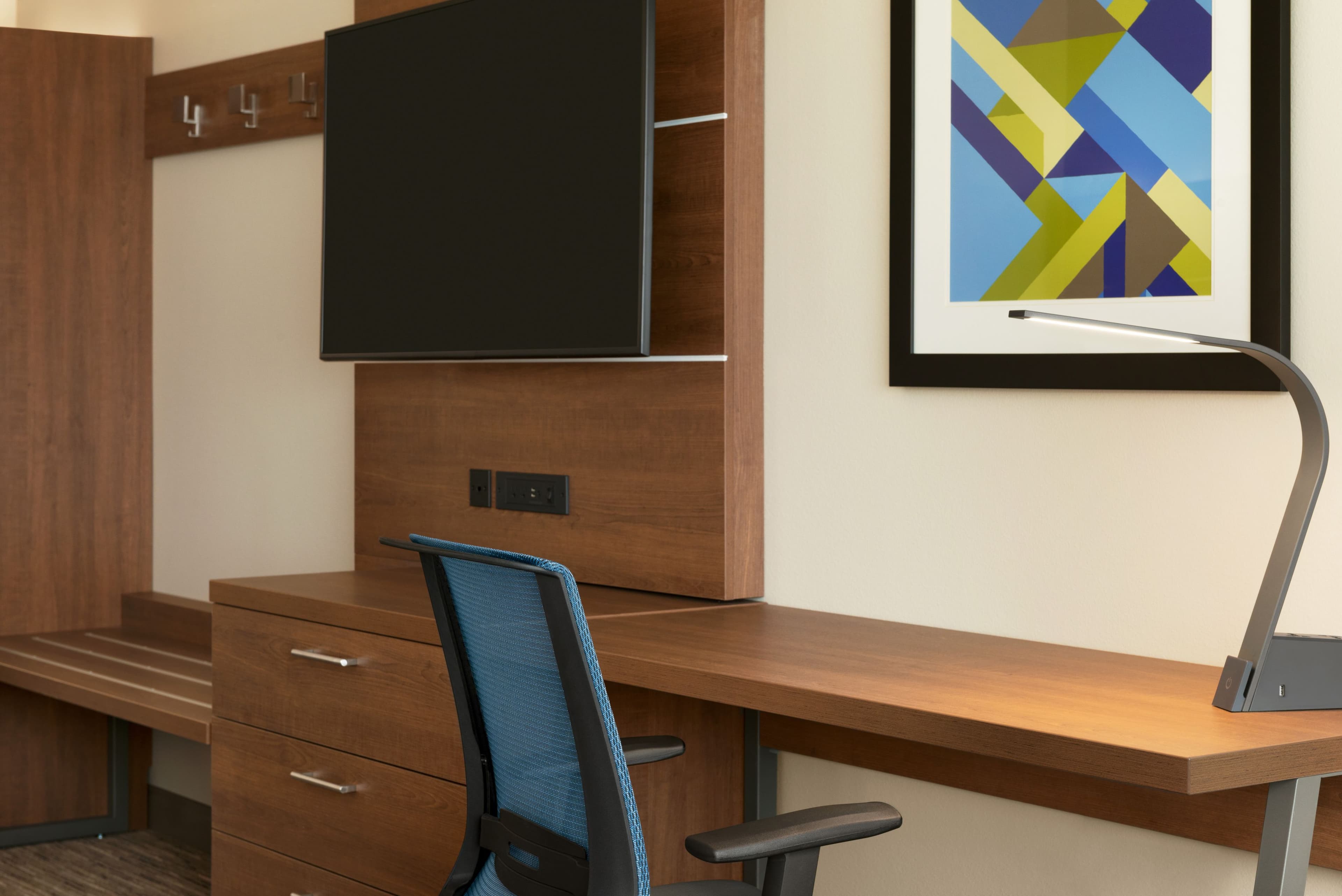 Holiday Inn Express & Suites Beaver Dam — 17