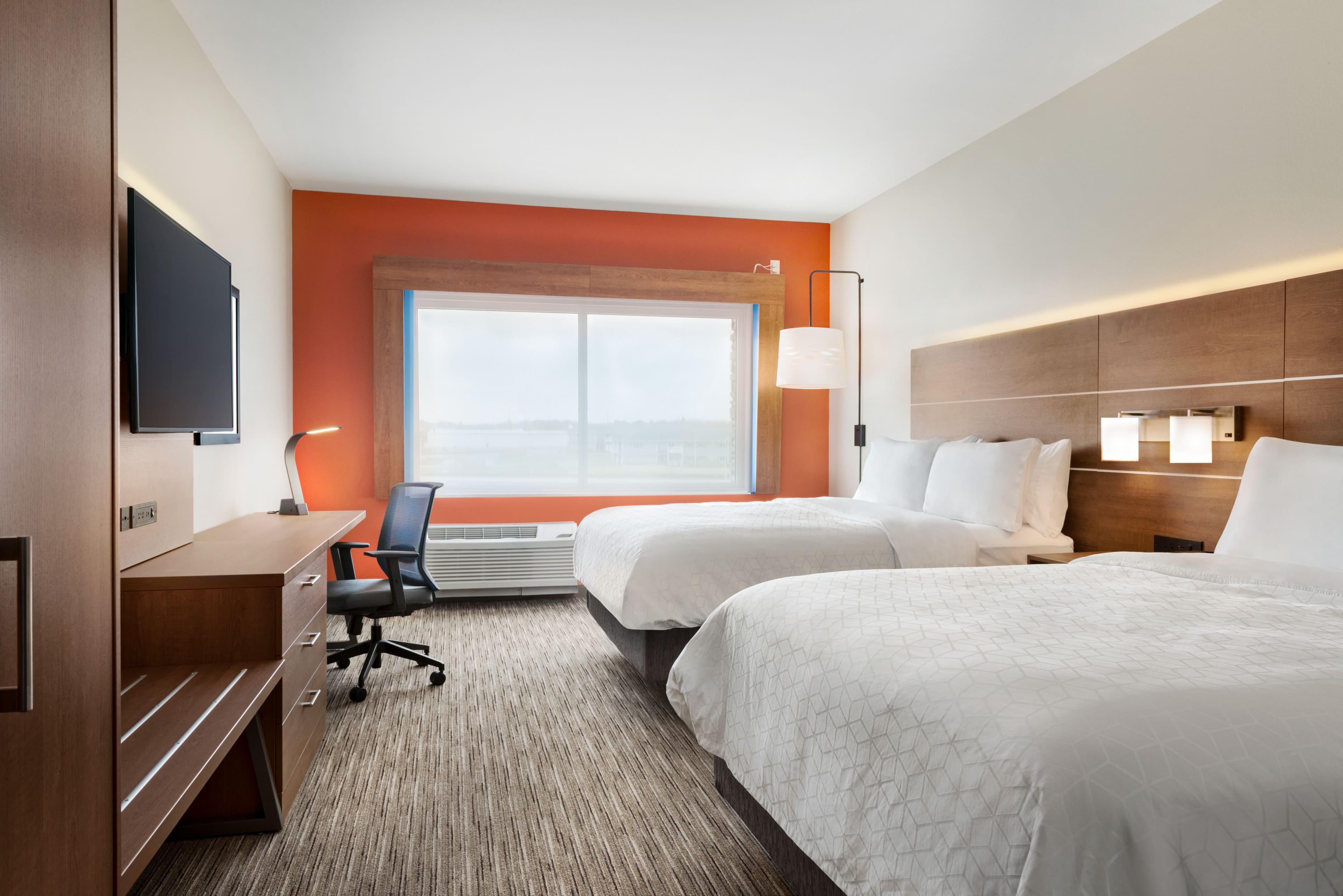 Holiday Inn Express & Suites Beaver Dam — 21