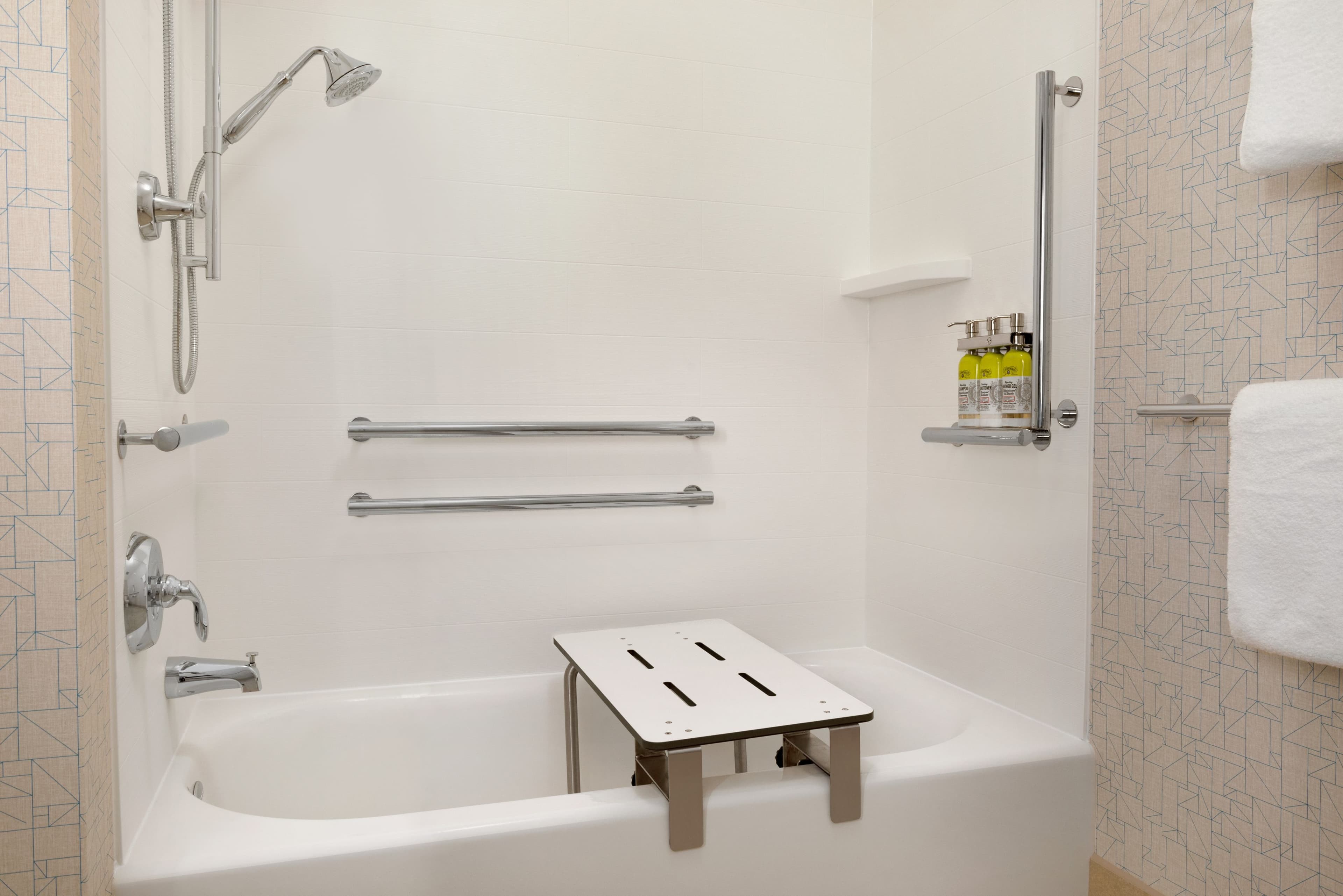 Holiday Inn Express & Suites Beaver Dam — 13