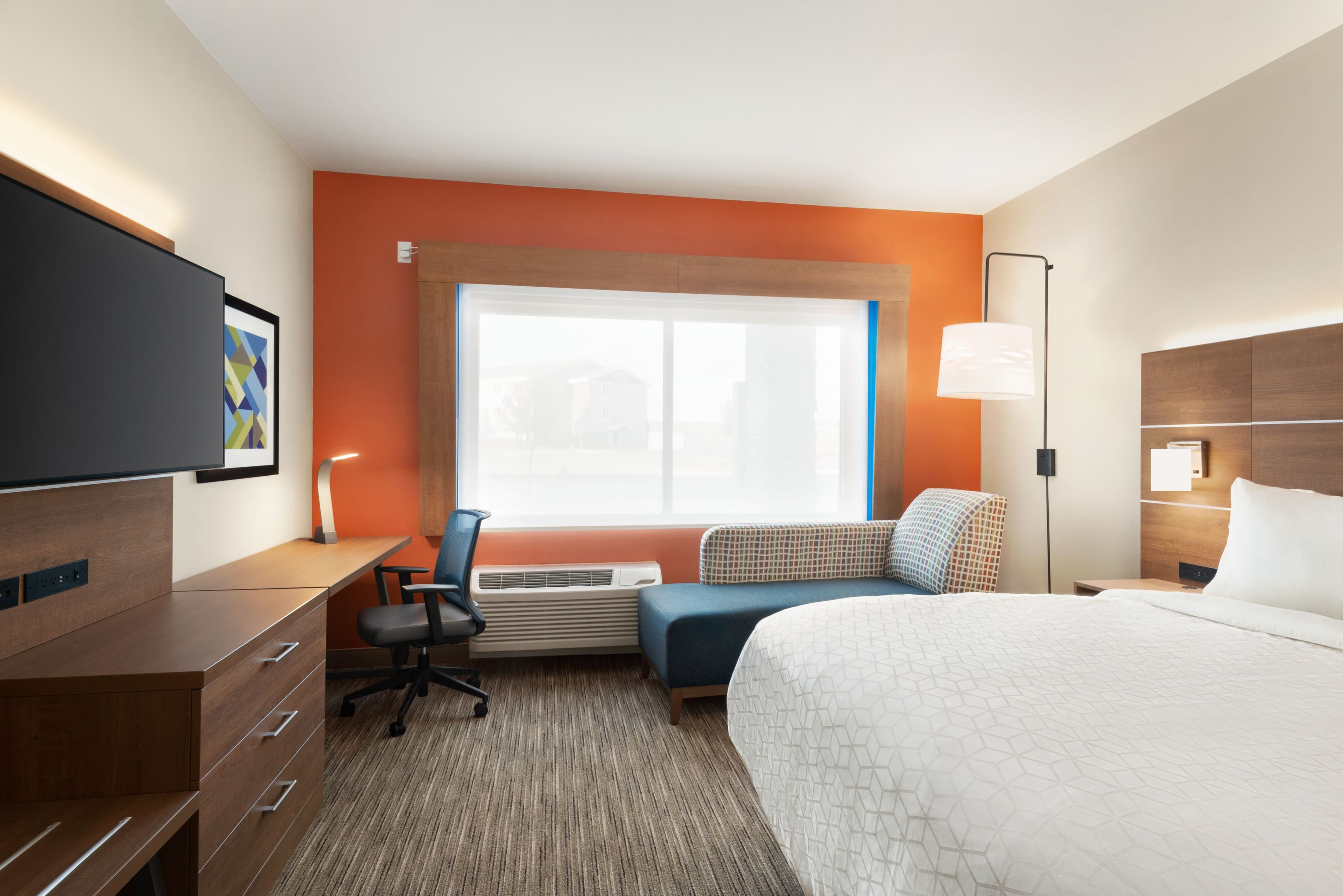 Holiday Inn Express & Suites Beaver Dam — 10