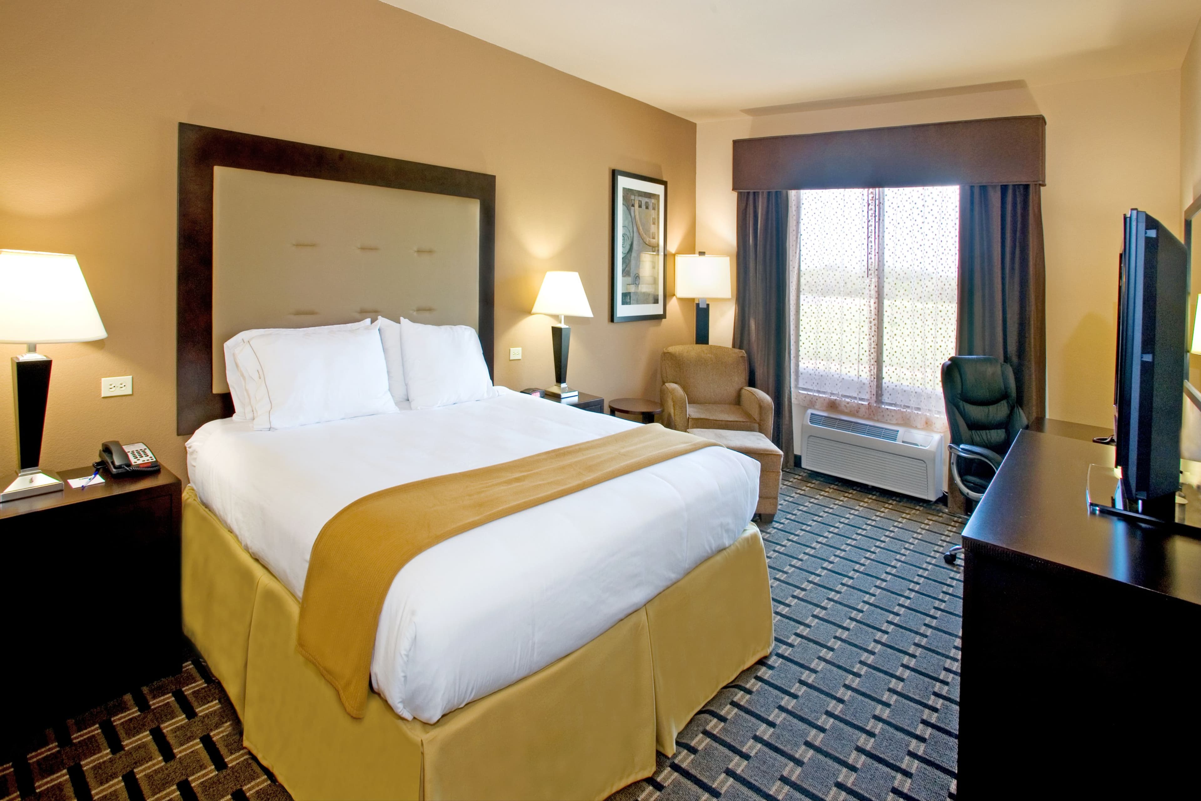 Holiday Inn Express & Suites Beeville — 10