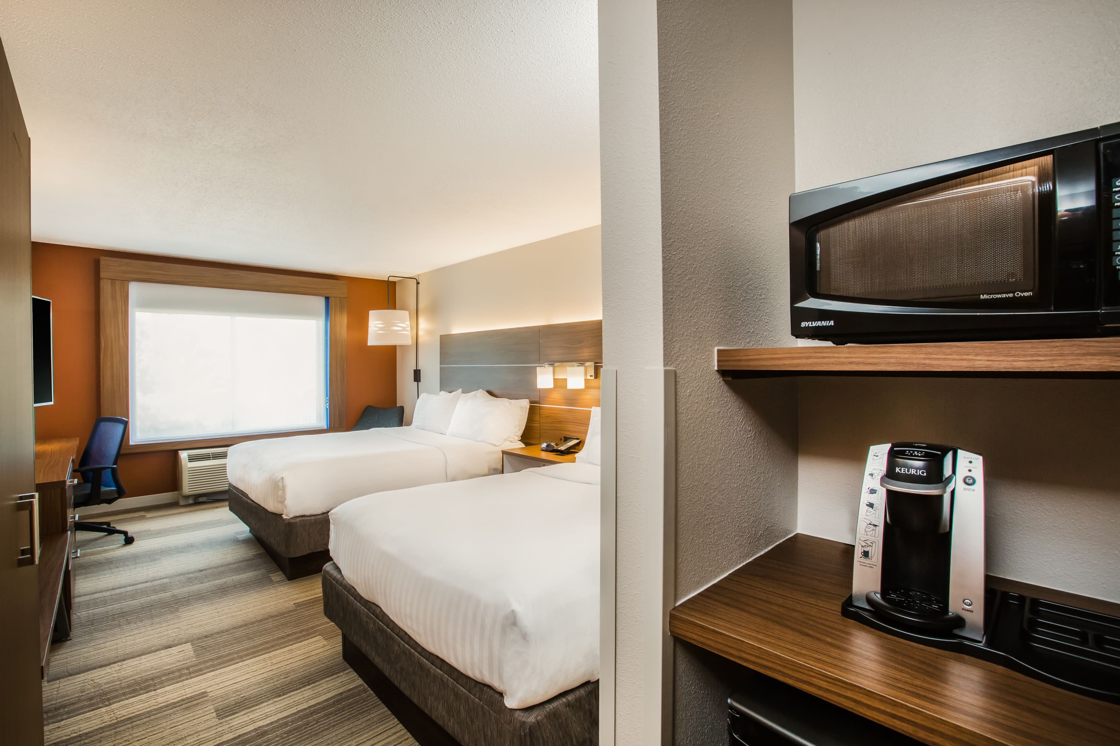 Holiday Inn Express & Suites Bellevue (Omaha Area) — 17