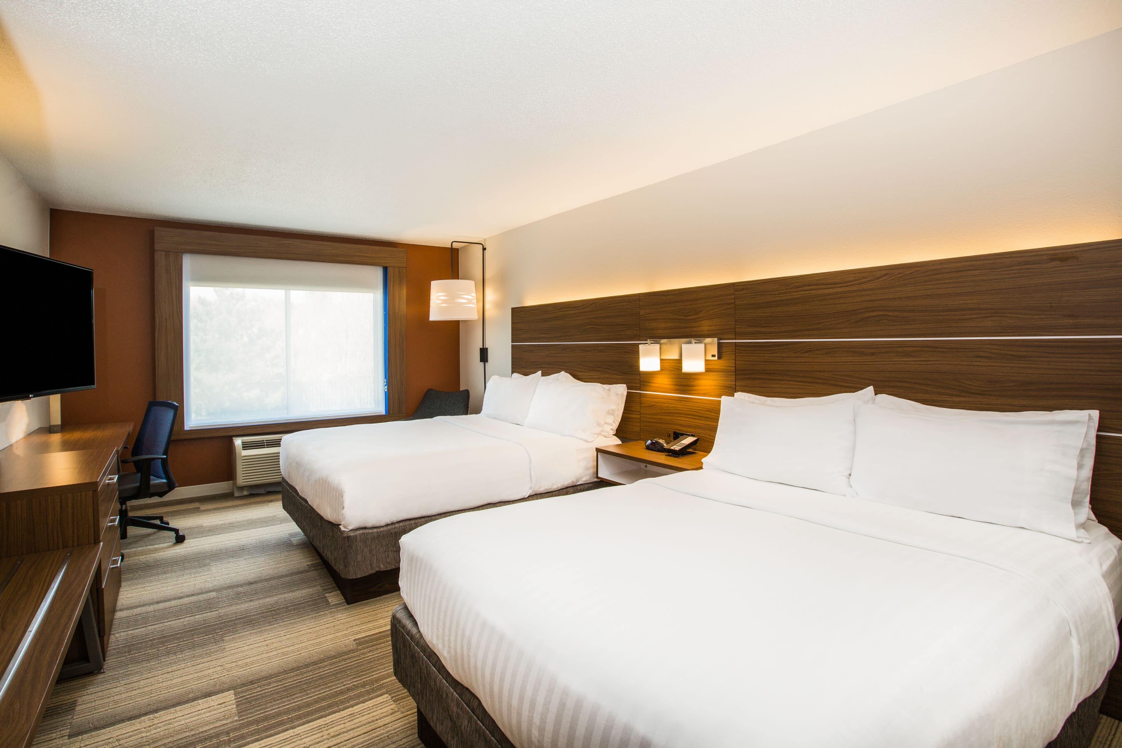 Holiday Inn Express & Suites Bellevue (Omaha Area) — 13