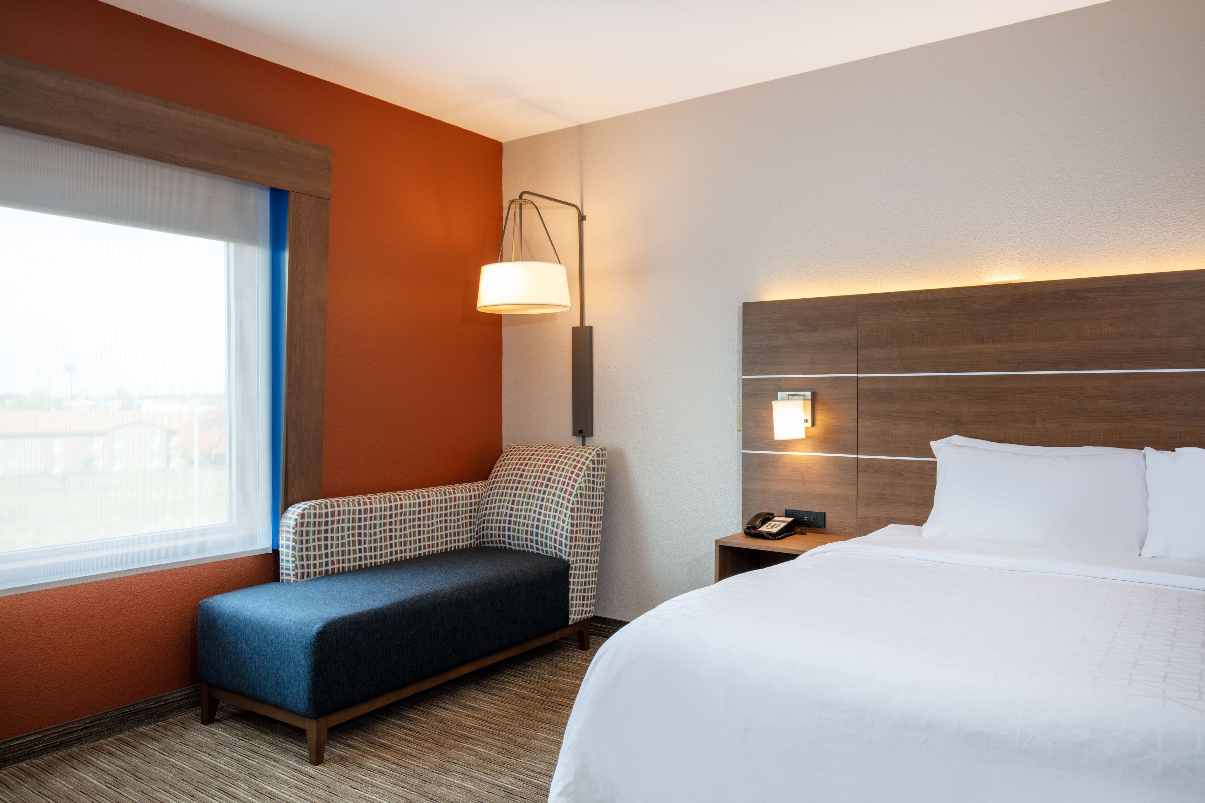 Holiday Inn Express & Suites Beloit - Image 4