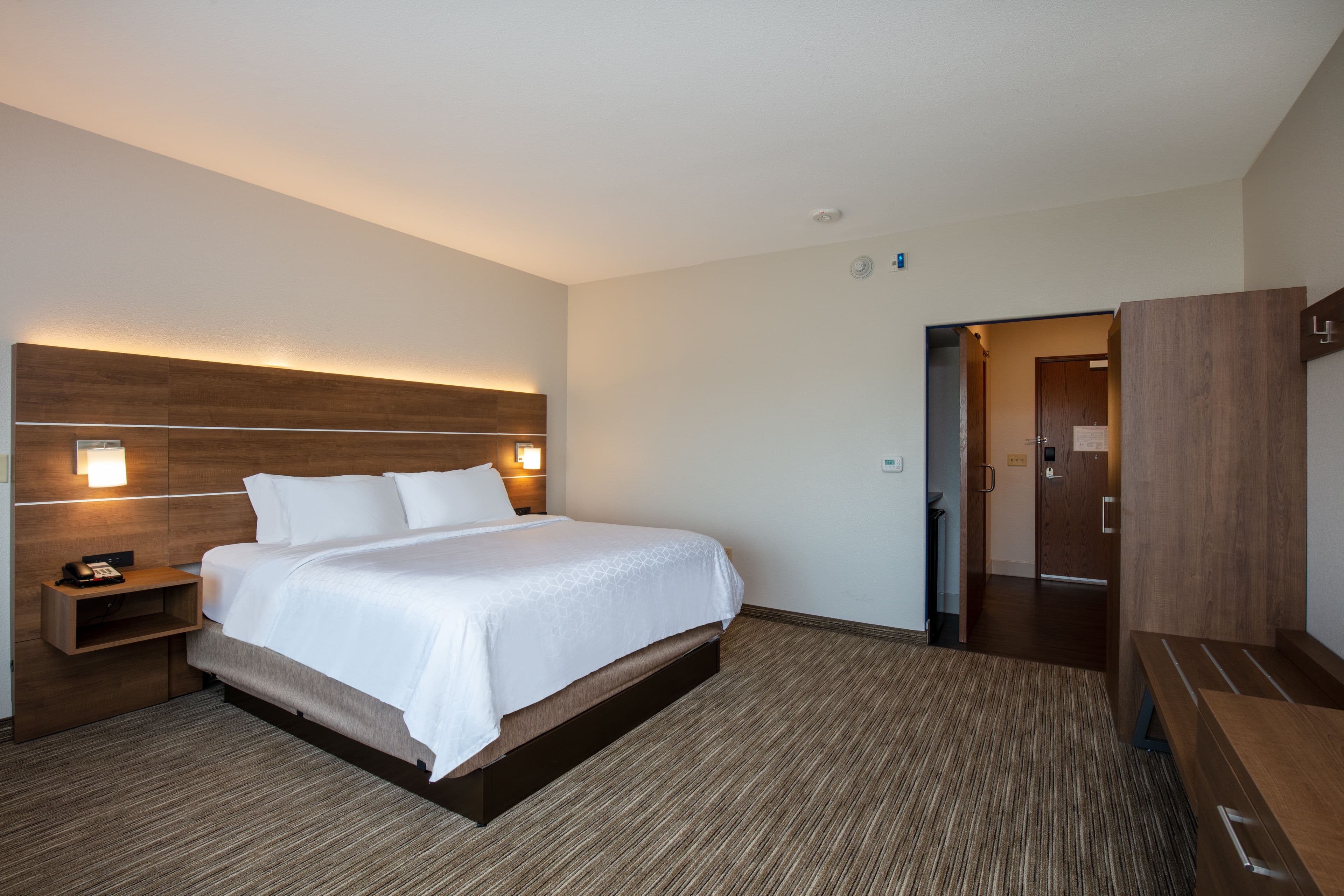 Holiday Inn Express & Suites Beloit — 9