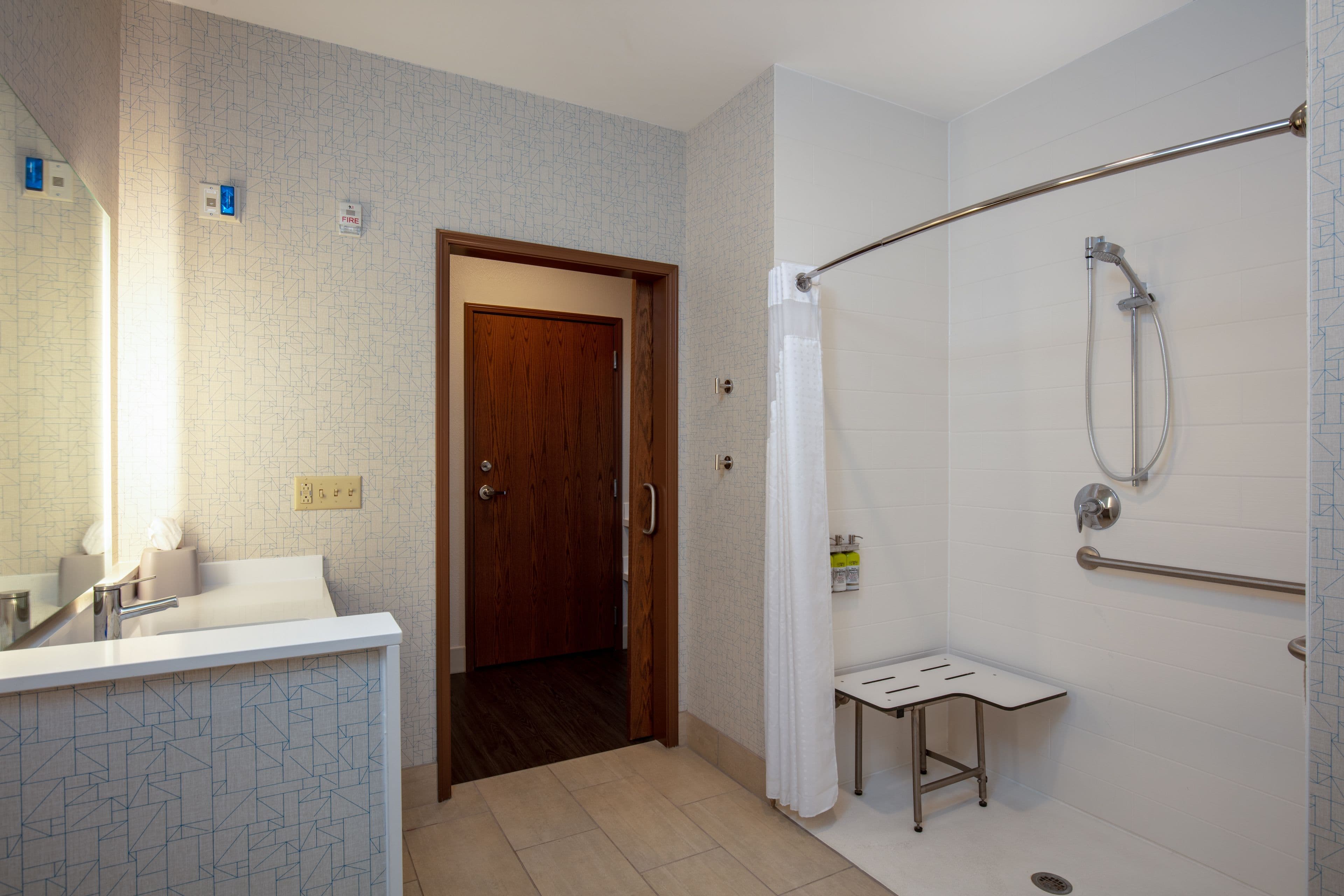 Holiday Inn Express & Suites Beloit — 16